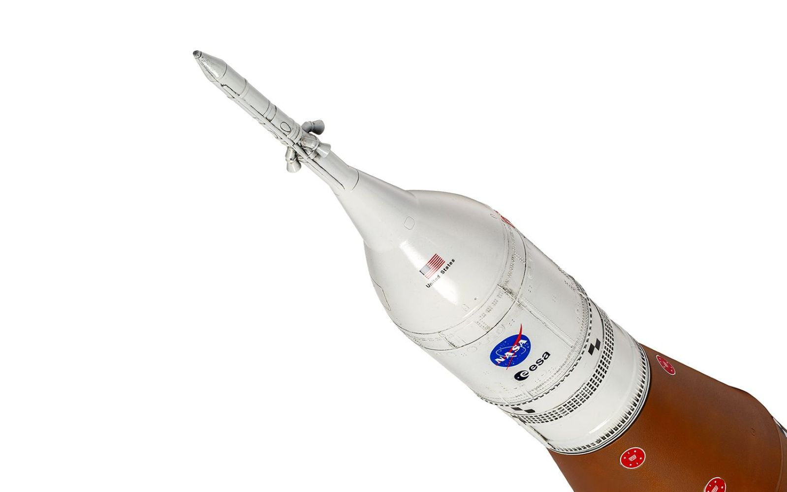 Biały model rakiety z logo NASA i ESA oraz flagą USA.