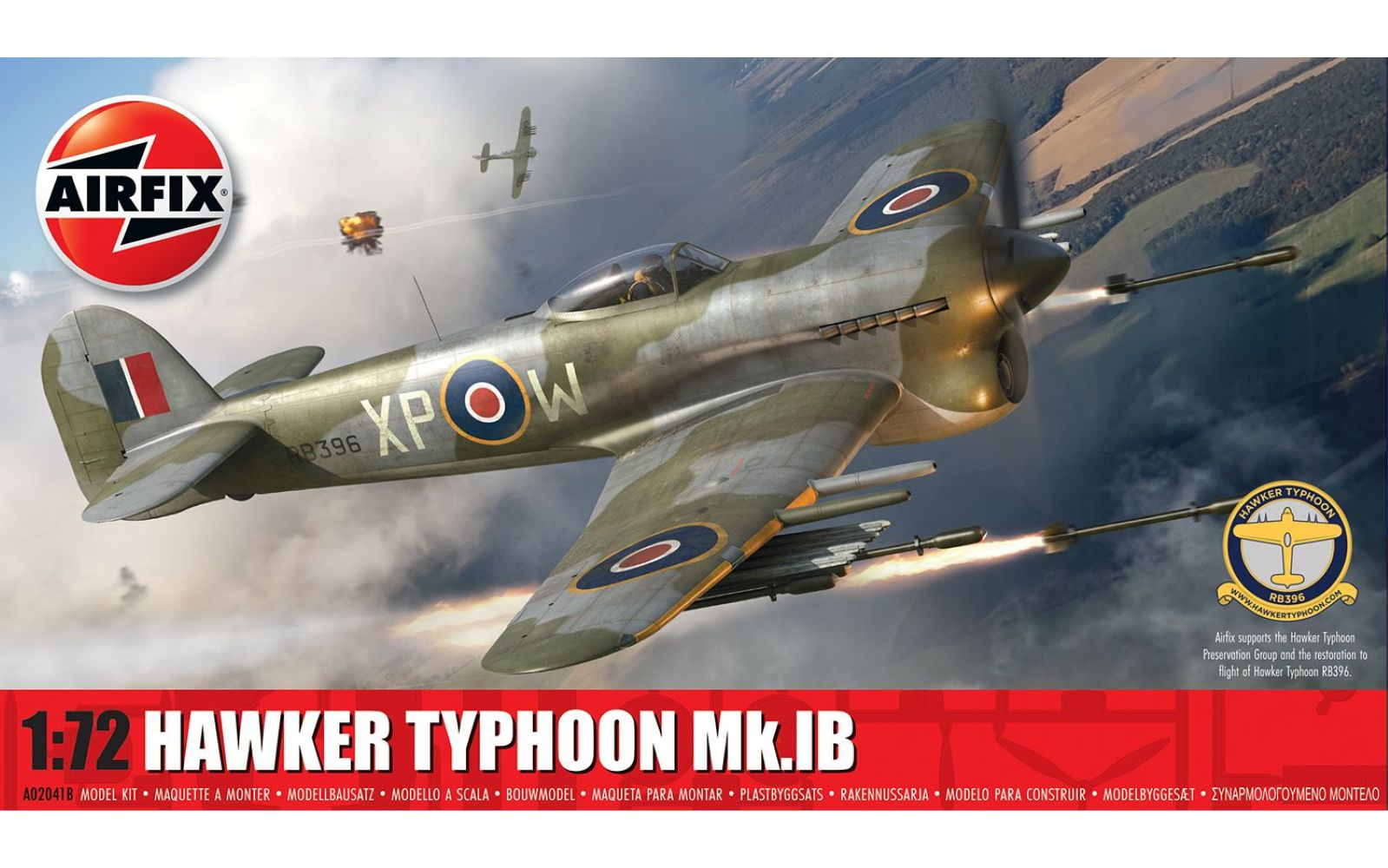 Samolot Hawker Typhoon wystrzeliwuje rakiety, z innym samolotem w tle.