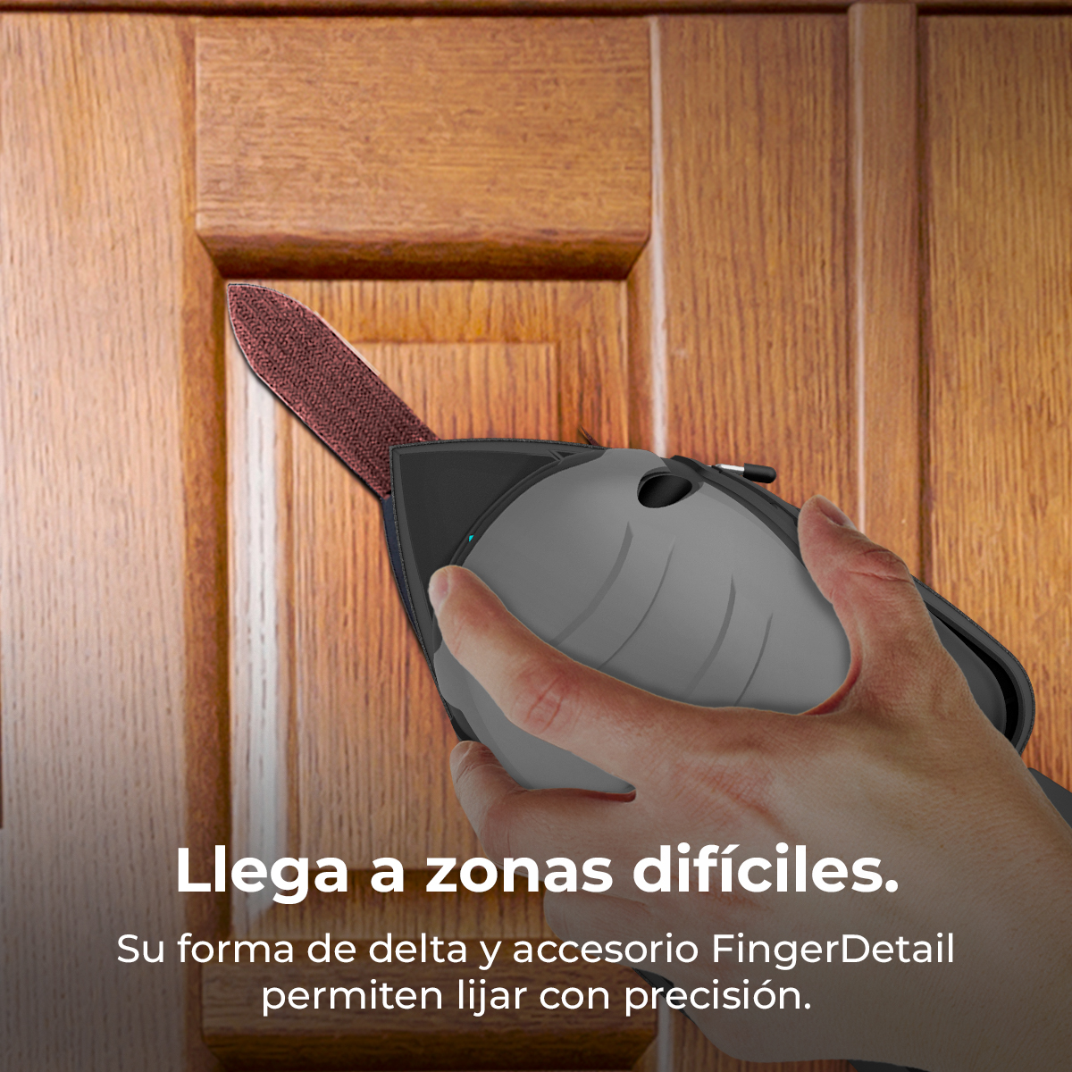 Una levigatrice dettaglio a forma di delta è tenuta da una mano per levigare il legno.