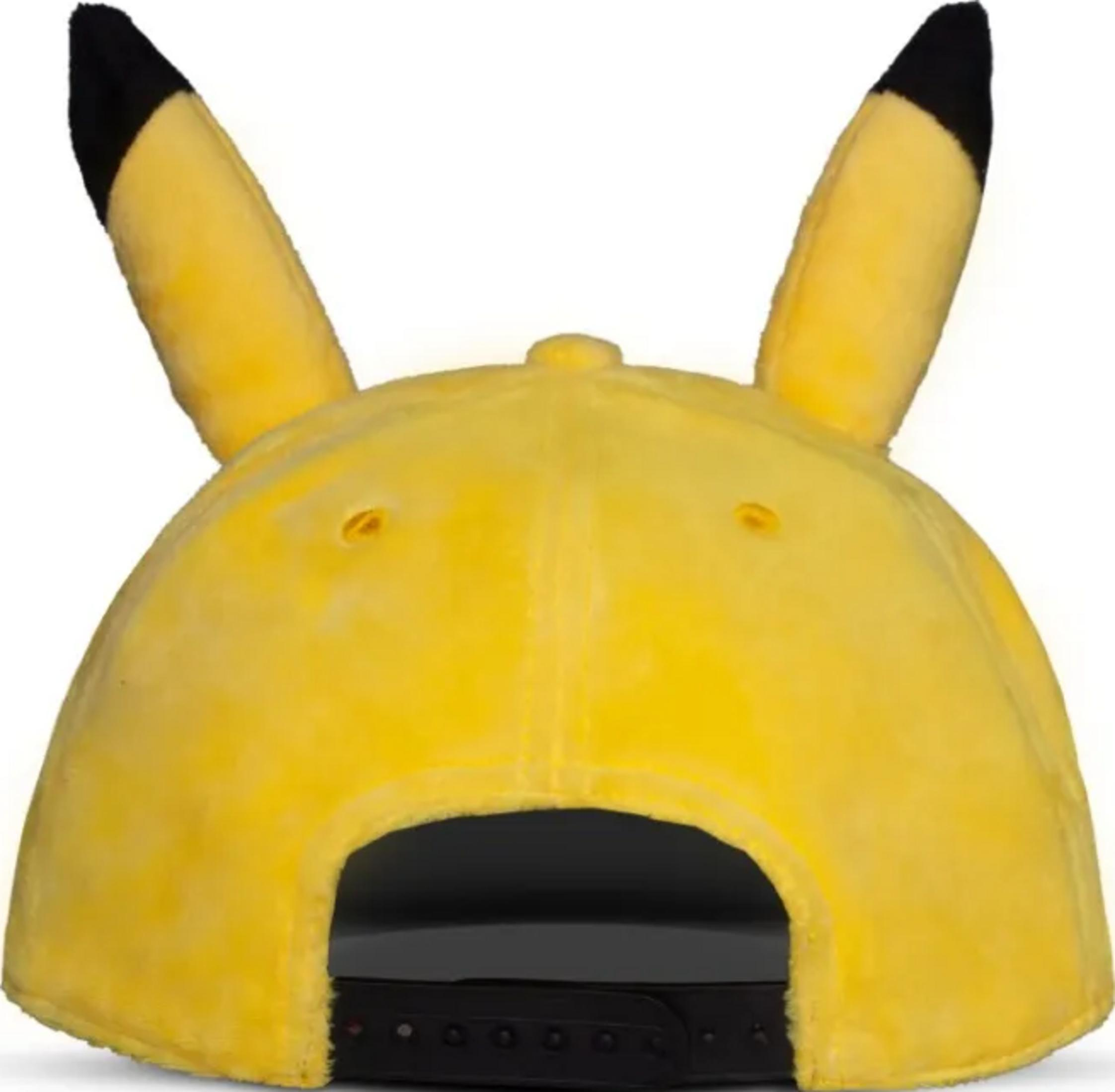 Casquette jaune avec des oreilles de Pikachu et une boucle noire.