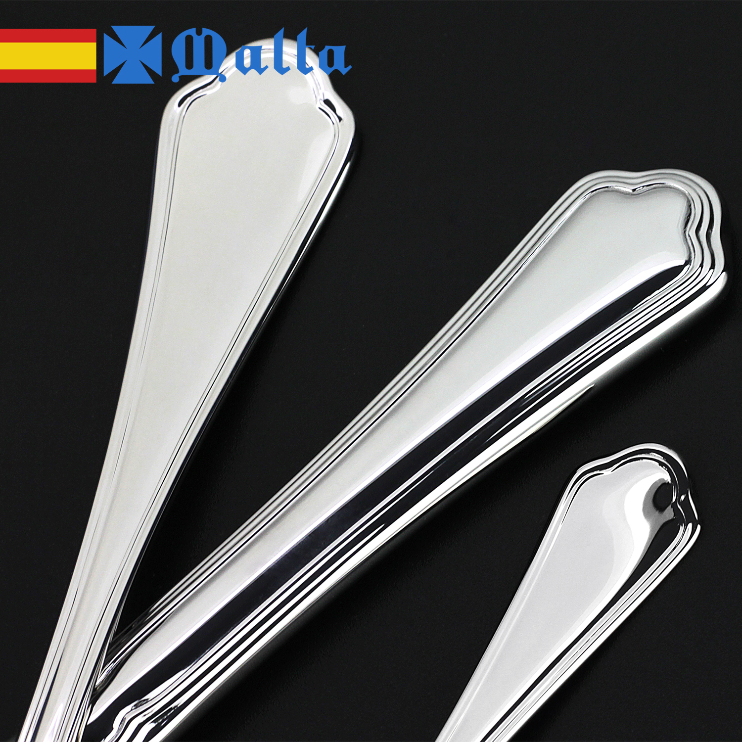 Tres cucharas plateadas brillantes sobre fondo negro con bandera española y logo.