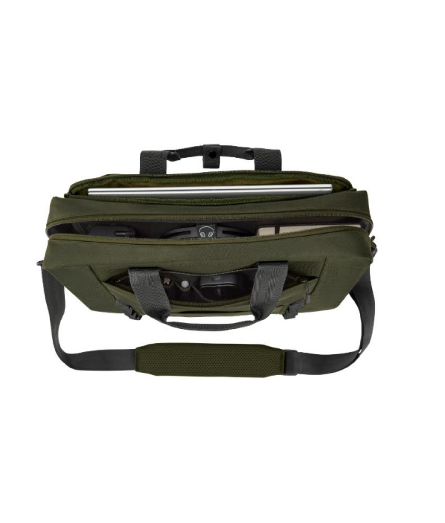 Una borsa da lavoro verde con scomparto aperto, laptop e cuffie.