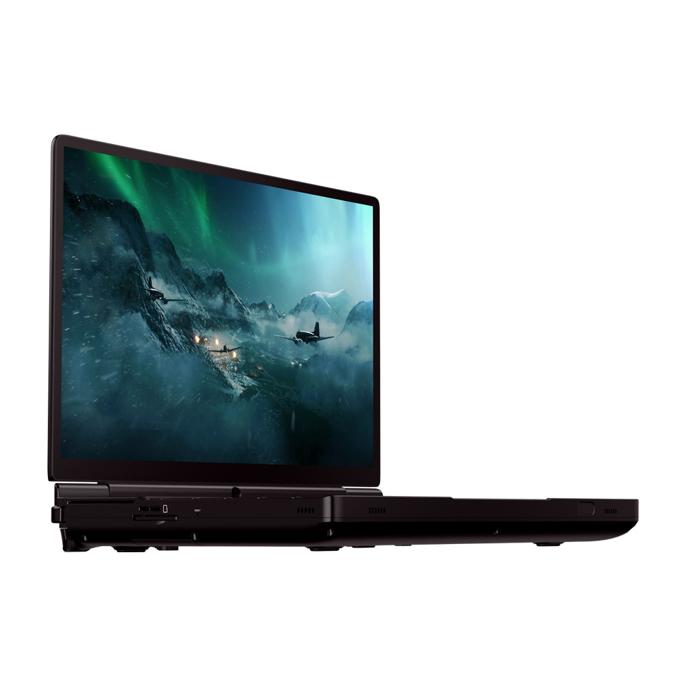 Laptop wyświetla scenę z gry z samolotami w zaśnieżonych górach pod zorzą polarną.