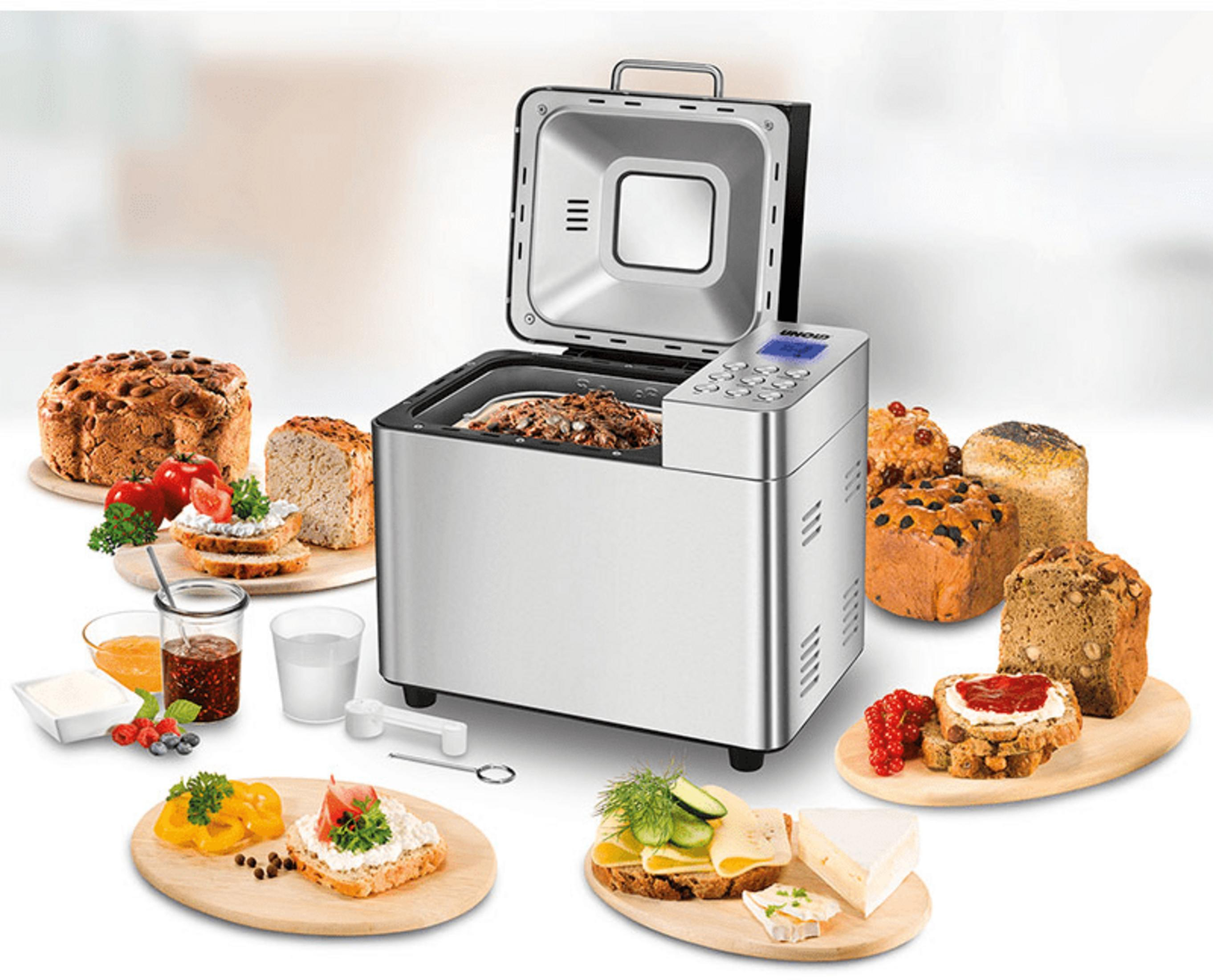 Ein Brotbackautomat mit verschiedenen Broten, Aufstrichen und Obst.
