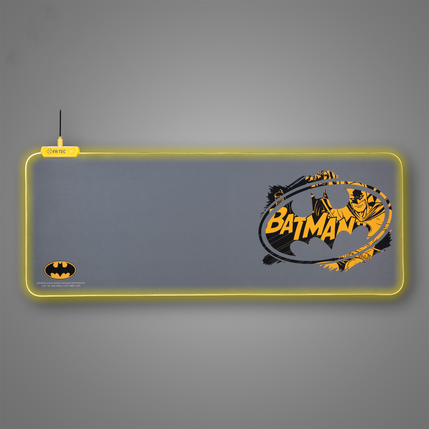 Alfombrilla de ratón gris de Batman con borde LED amarillo y logo FR-TEC.