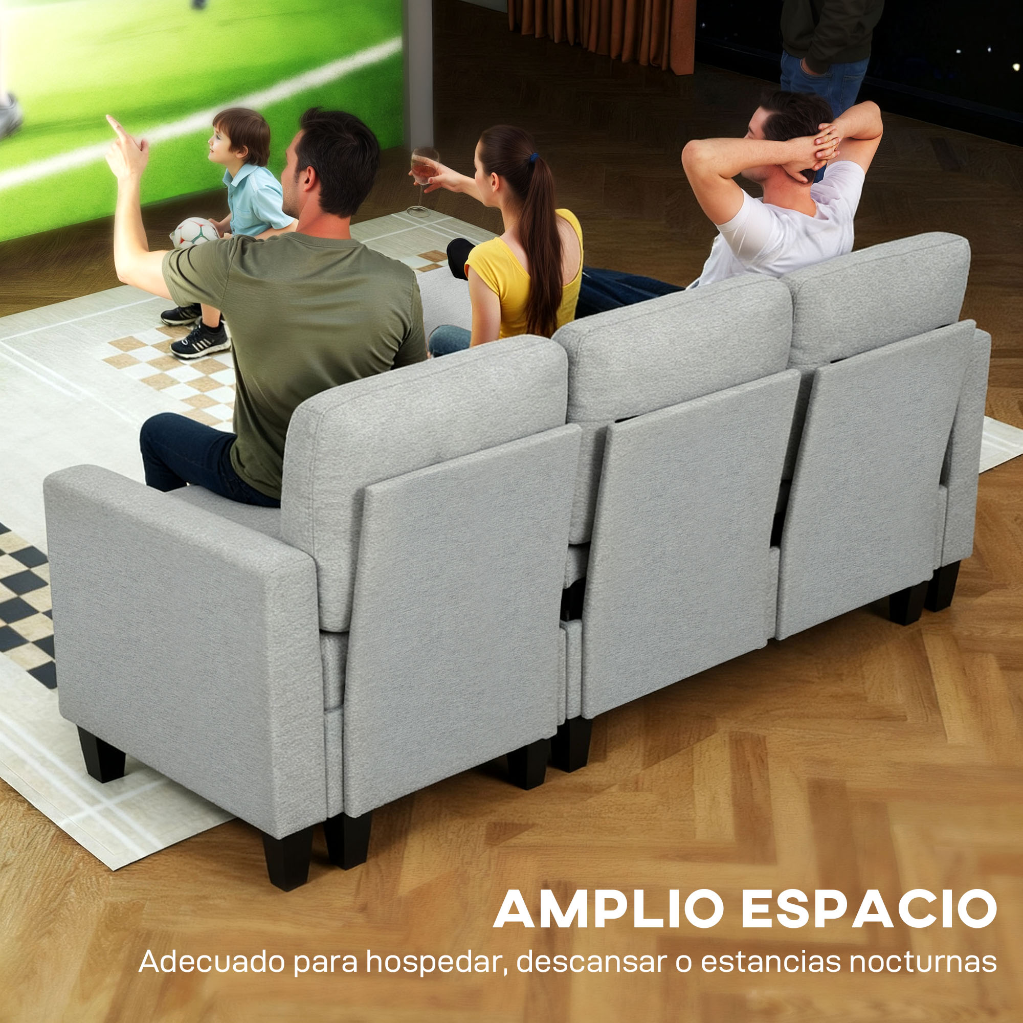 Familia viendo fútbol en pantalla grande, sentada en un sofá.