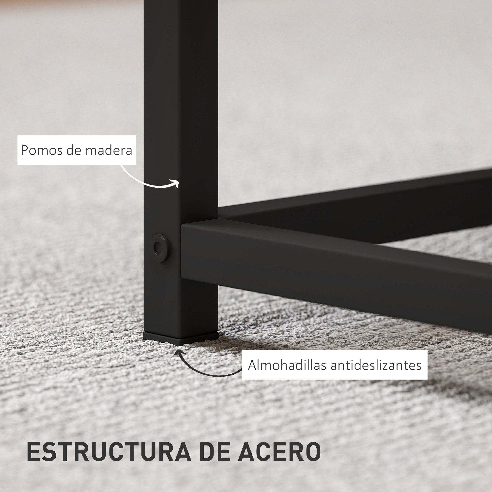 Primer plano de patas de acero negras con pomos de madera y almohadillas antideslizantes.