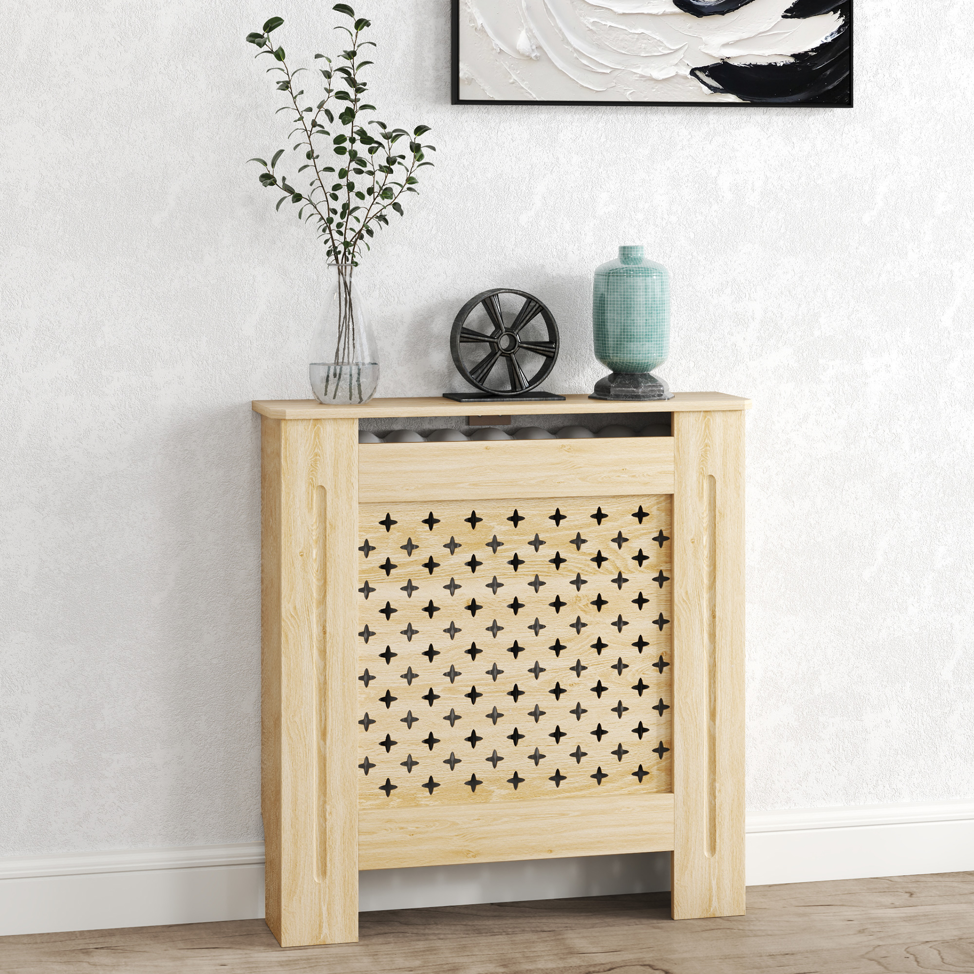 Una cubierta de radiador de madera con un patrón de cruces y jarrones decorativos.