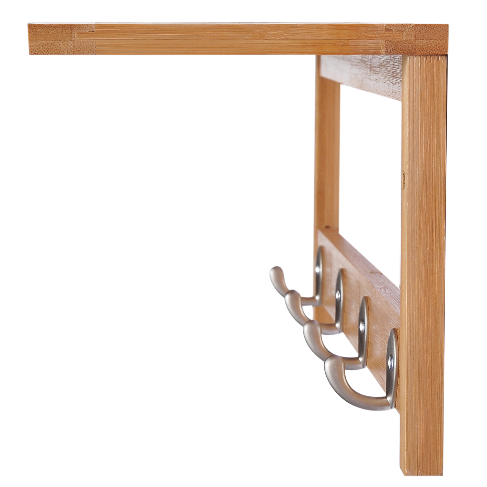 Un perchero de madera con cinco ganchos plateados.