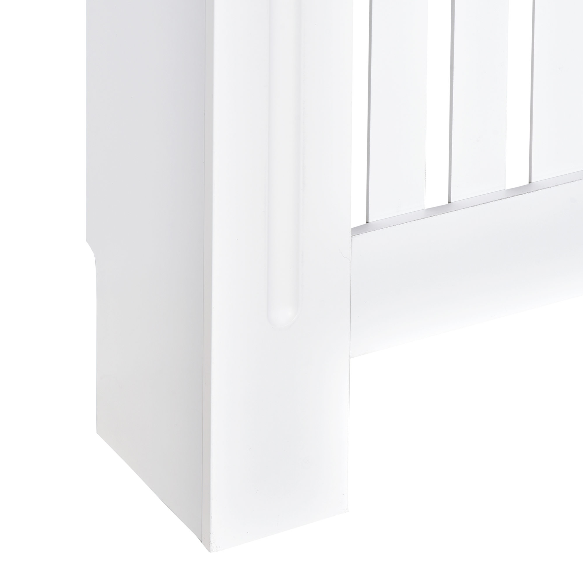 Un marco de madera blanco con listones verticales y esquinas redondeadas.