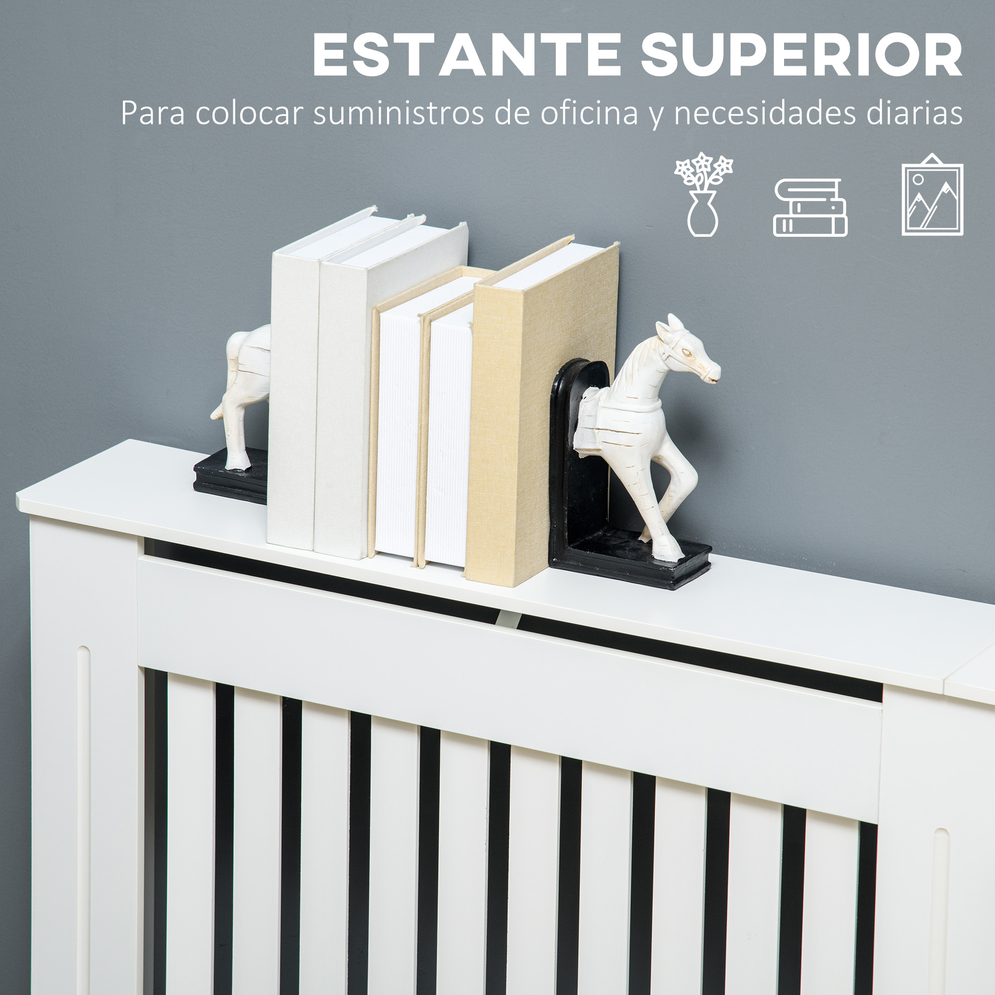 Esculturas de caballos blancos sujetan libros en una cubierta blanca de radiador.