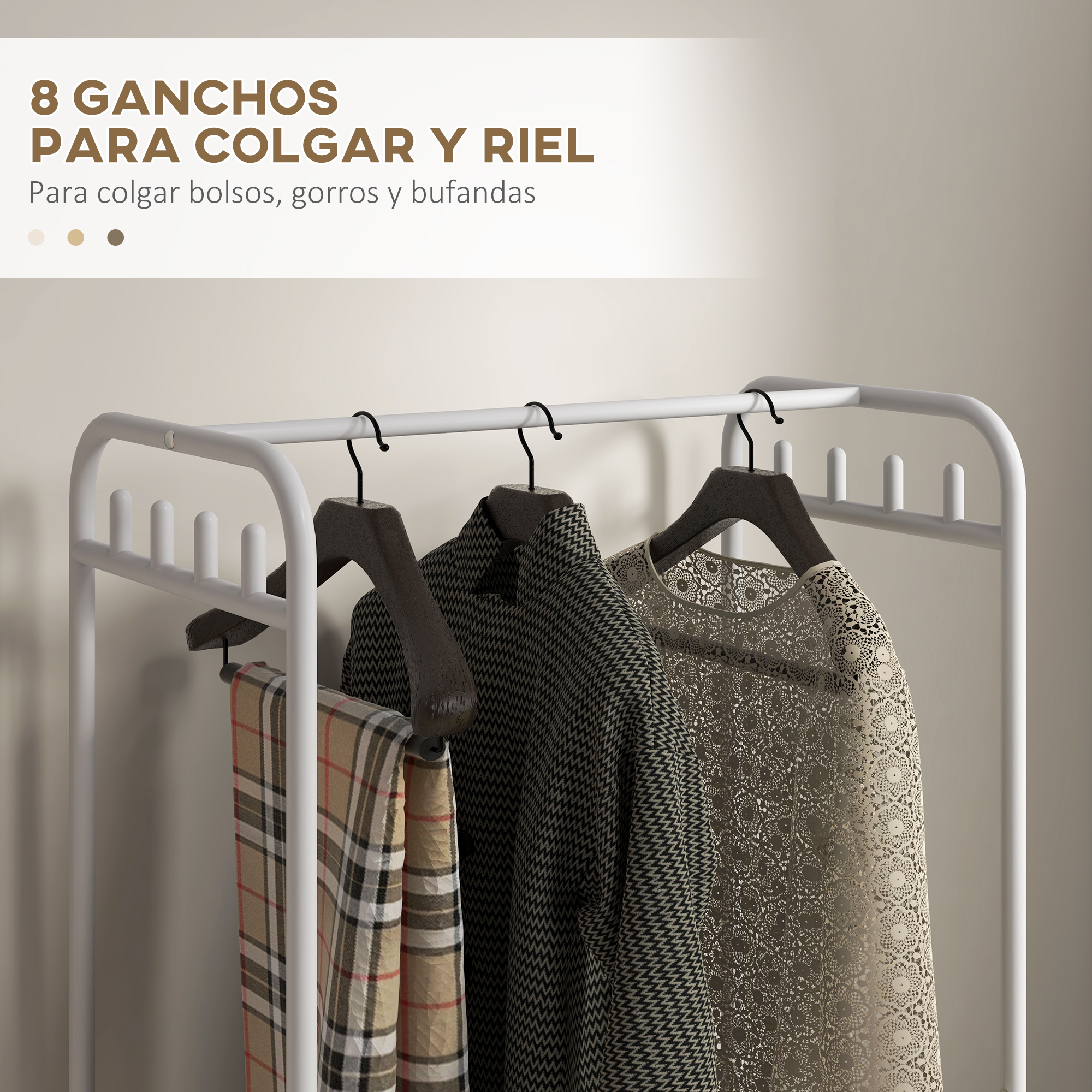 Un perchero blanco con ropa, incluyendo una bufanda a cuadros y una chaqueta estampada.