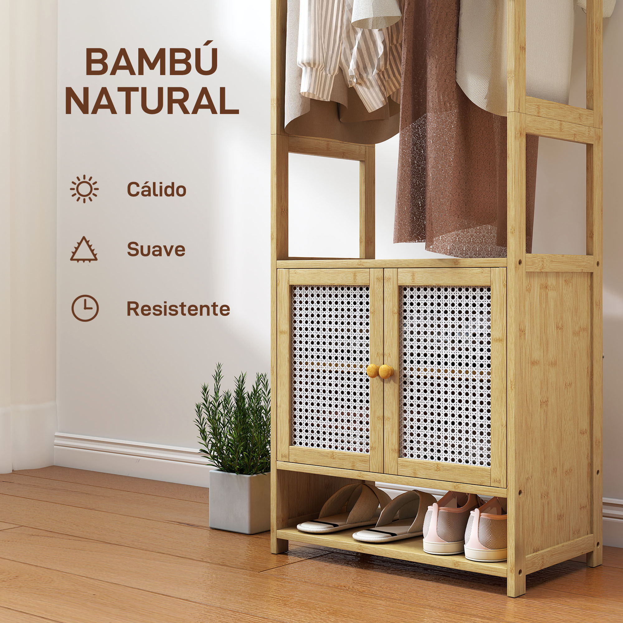 Estantería de bambú con ropa, puertas de armario tejidas y zapatos en el estante inferior.