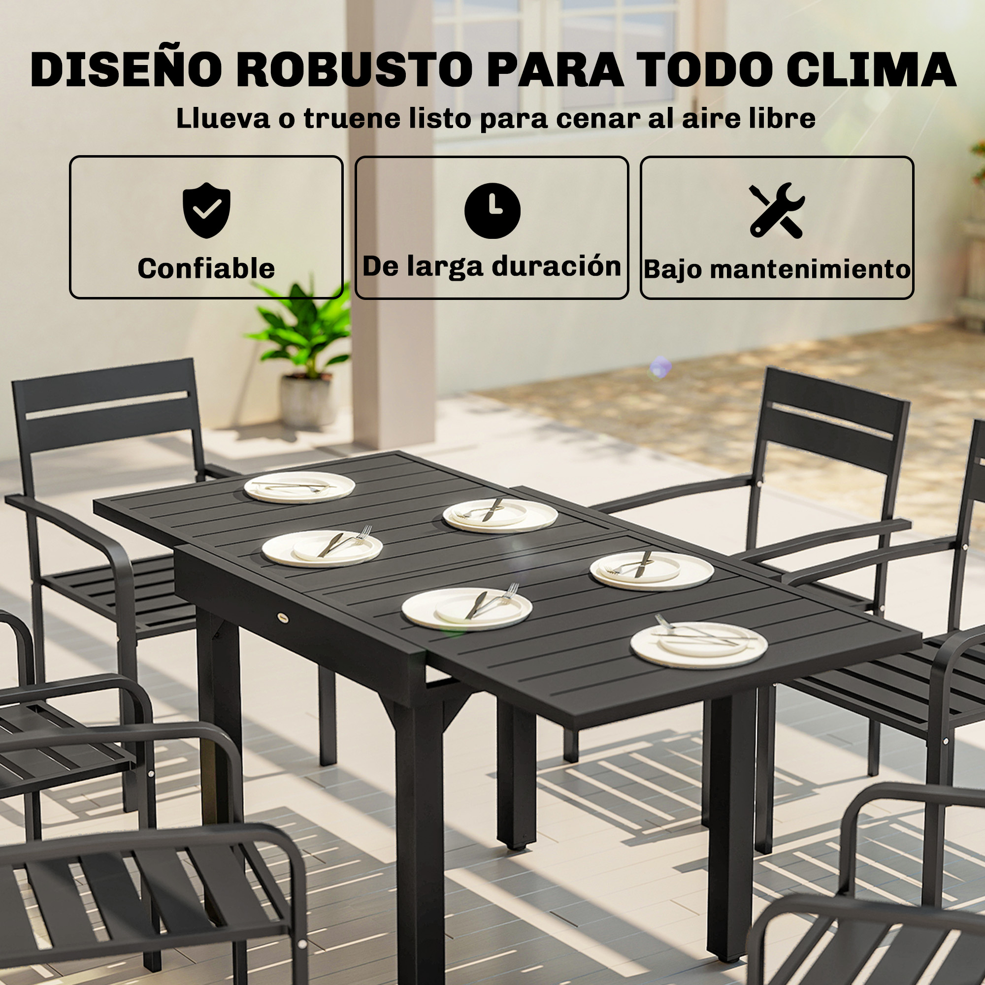 Una mesa y sillas de comedor negras para exteriores, puestas para comer.