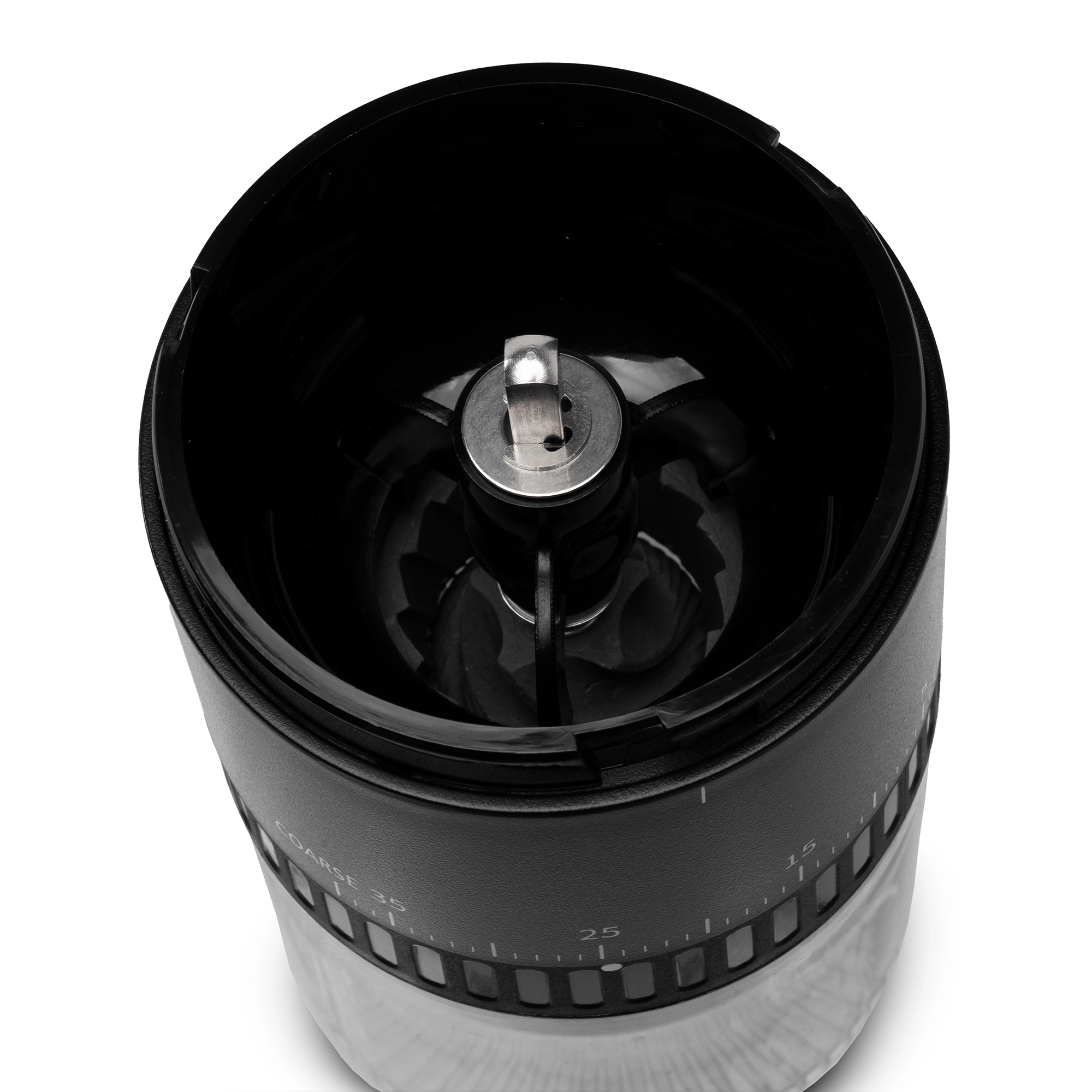 Zbliżenie mechanizmu żarnowego młynka do kawy z metalowym ostrzem i ustawieniami