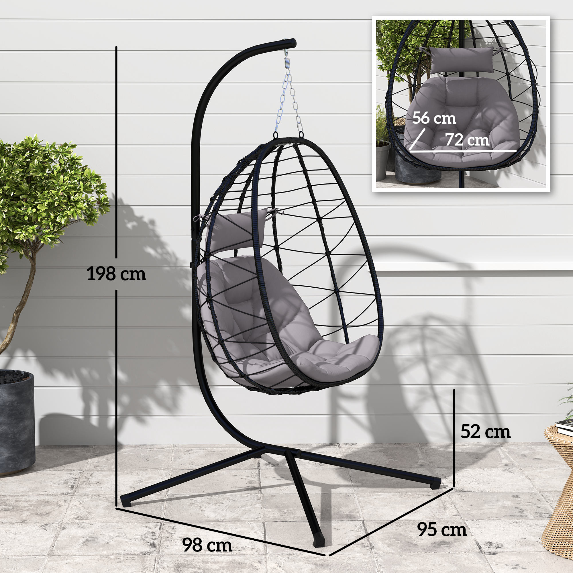 Silla colgante negra con cojines grises sobre un soporte, contra una pared blanca.