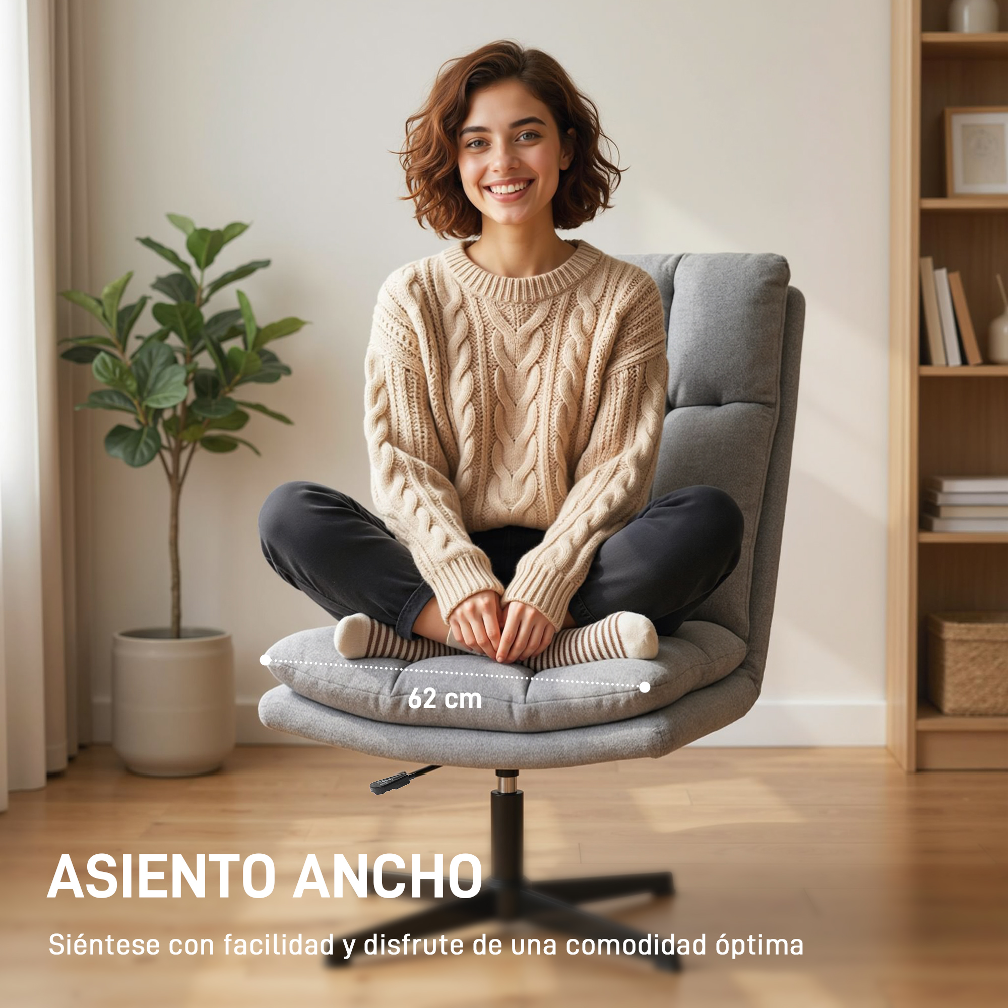 Mujer sentada en loto en una silla de oficina gris ancha. Ancho de asiento 62 cm.