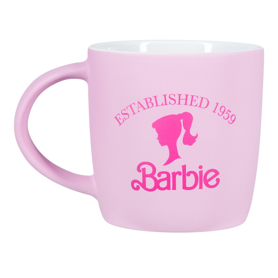 Różowy kubek Barbie z napisem "Established 1959" i sylwetką Barbie.