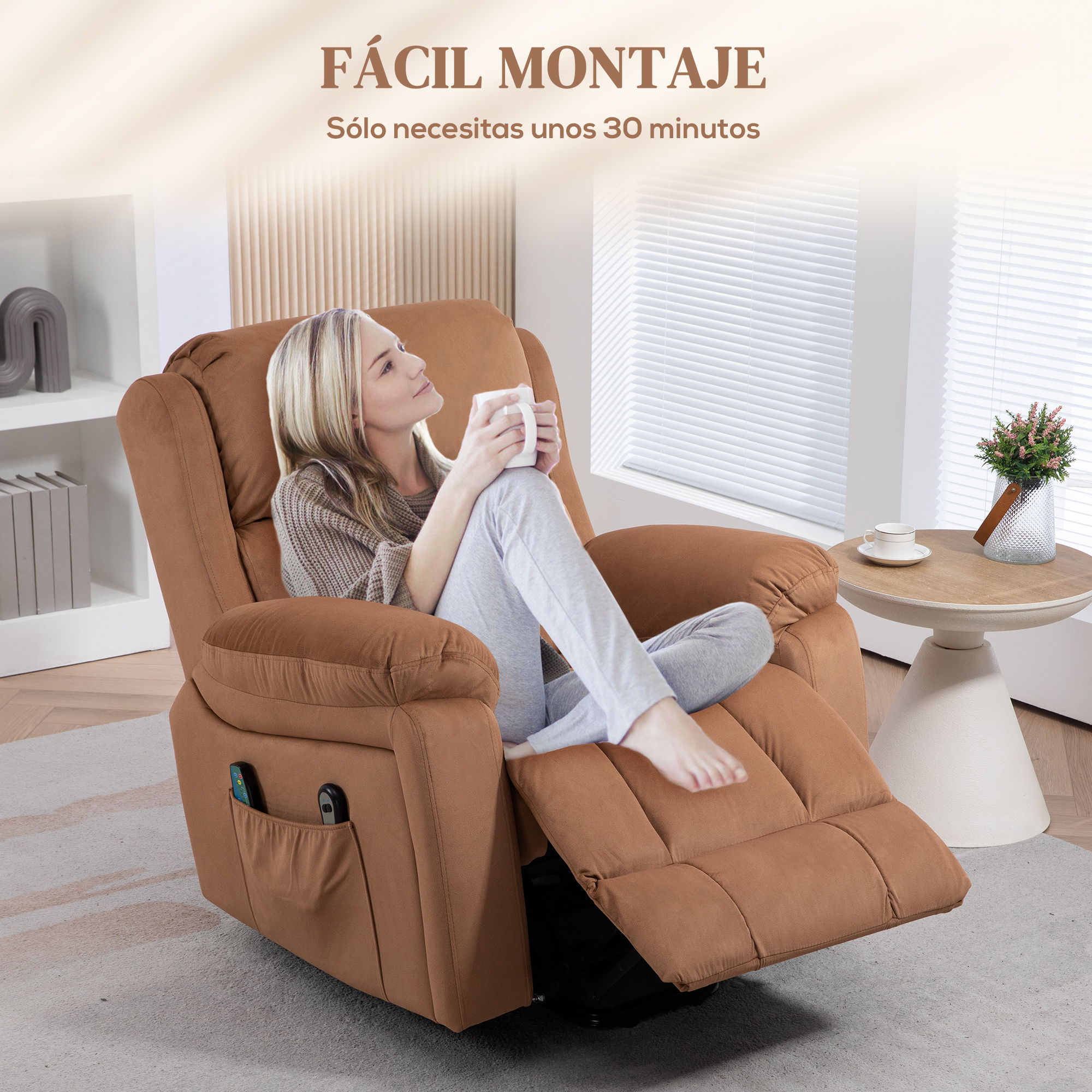 Una mujer sentada en un sillón reclinable marrón con una taza.