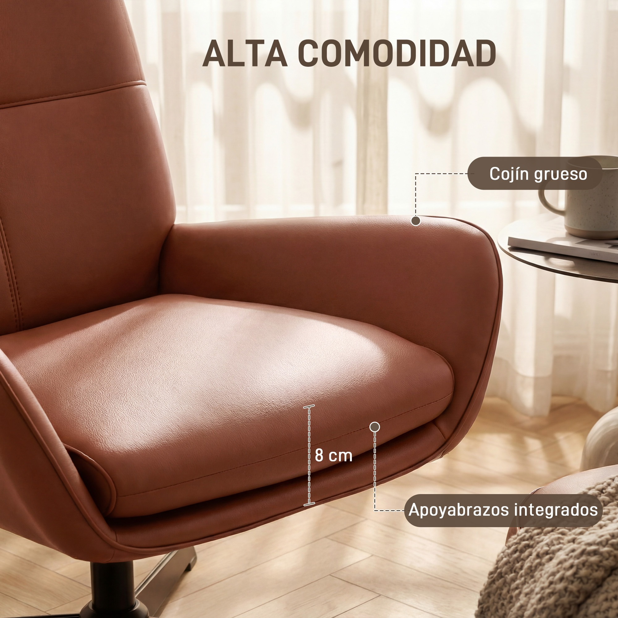 Un sillón de cuero marrón con cojines gruesos y reposabrazos integrados.
