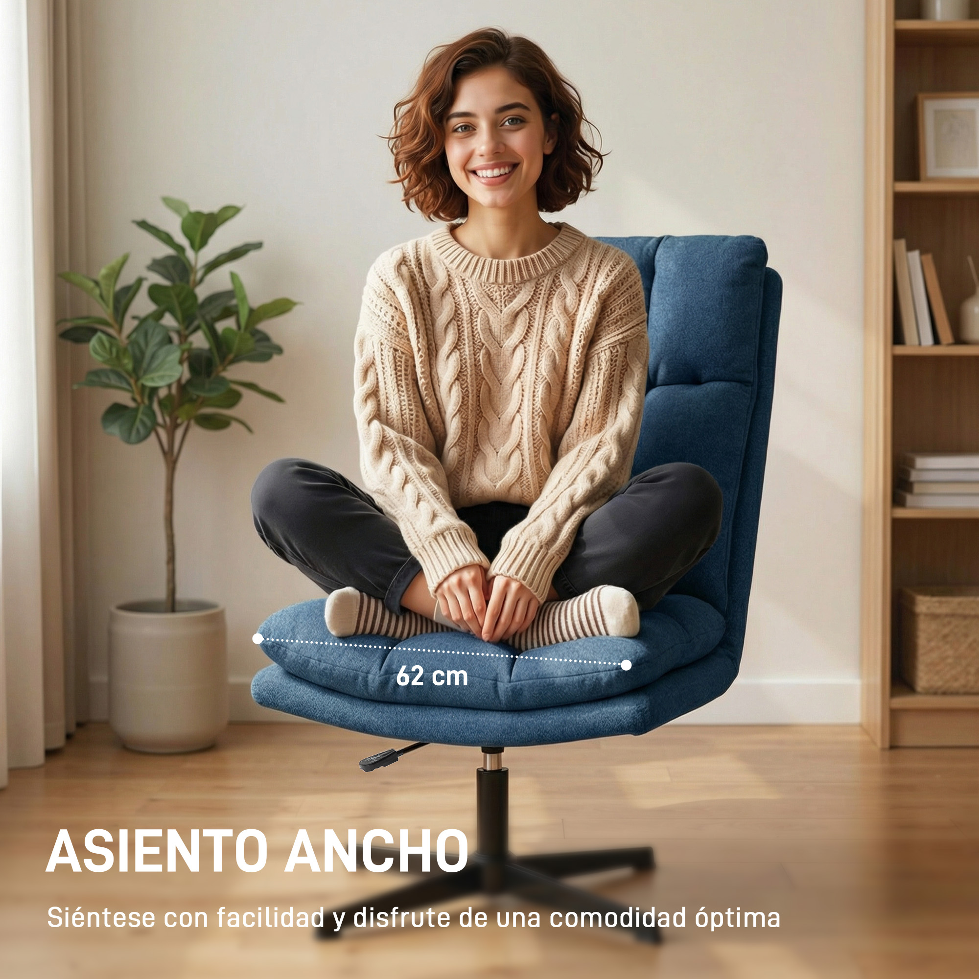 Mujer sentada en silla de oficina azul ancha. Estantería al fondo.