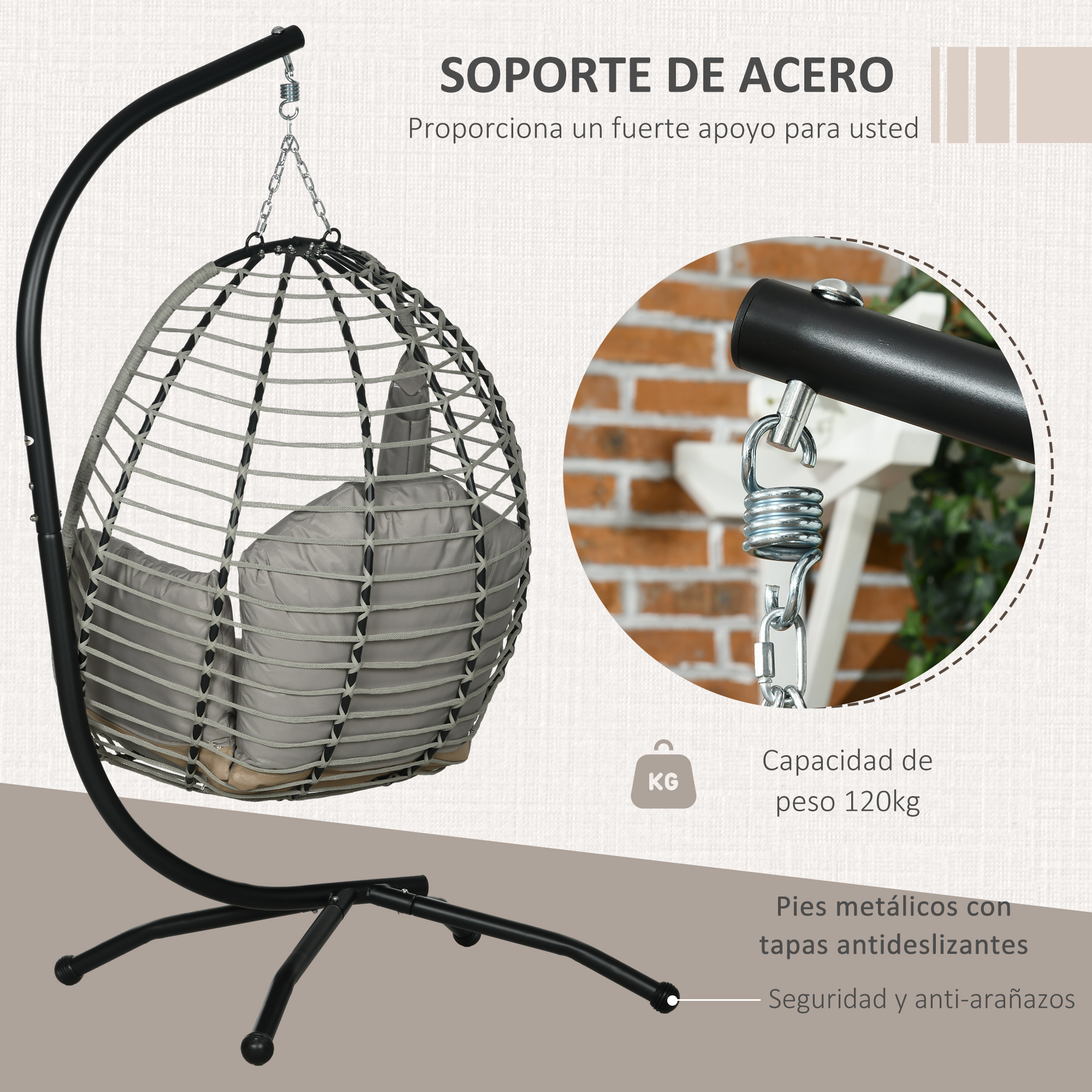 Una silla colgante negra de ratán con cojines grises cuelga de un soporte metálico.