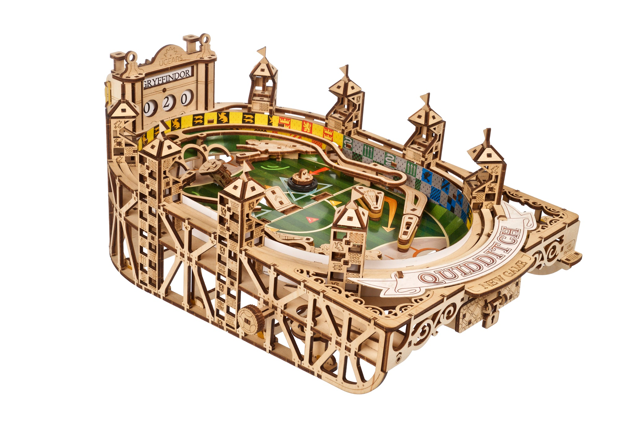 Holzmodell des Gryffindor-Quidditch-Stadions mit Türmen, Anzeigetafel und Spielfeld.