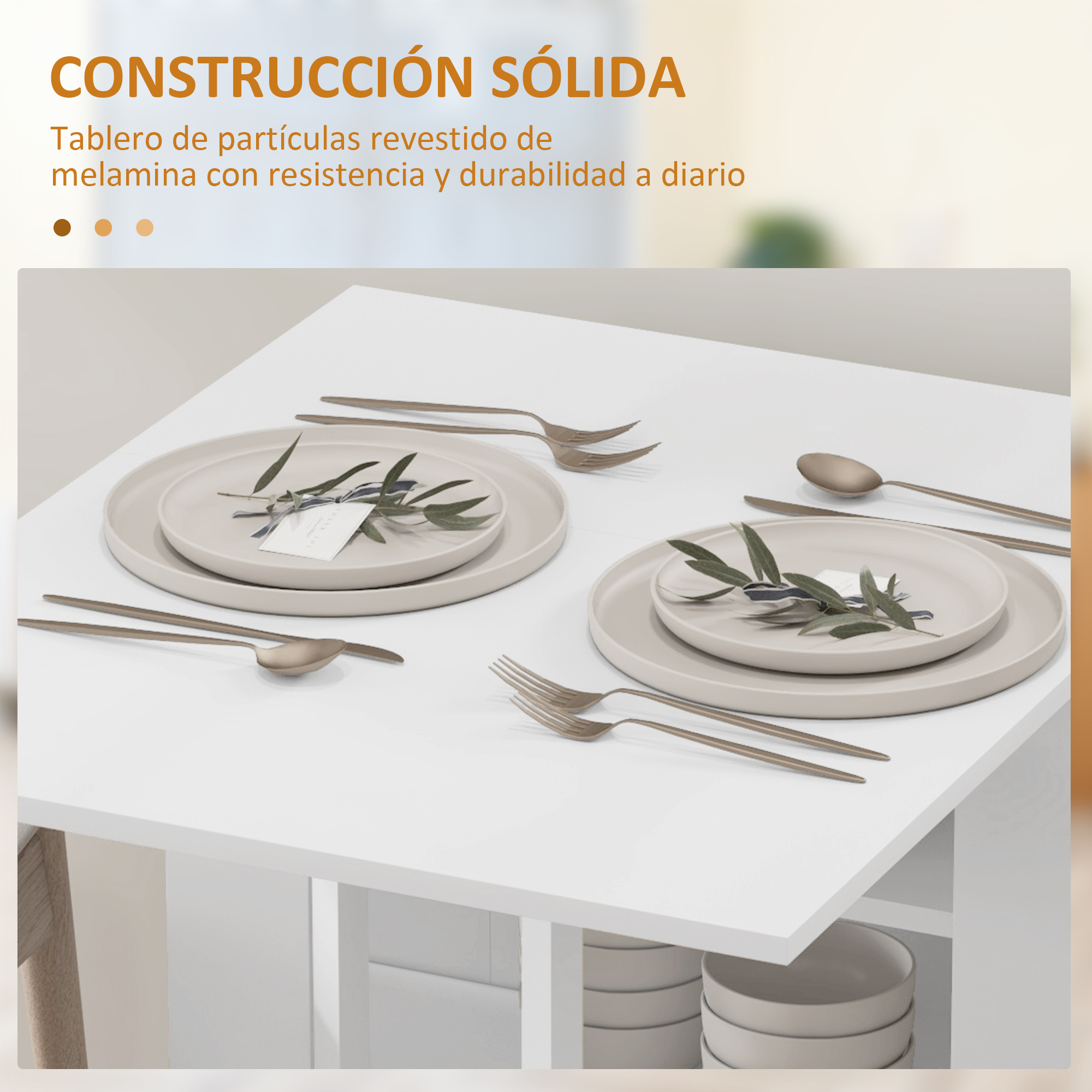 Una mesa blanca con platos, tenedores, cucharas y cuchillos, adornada con verde.