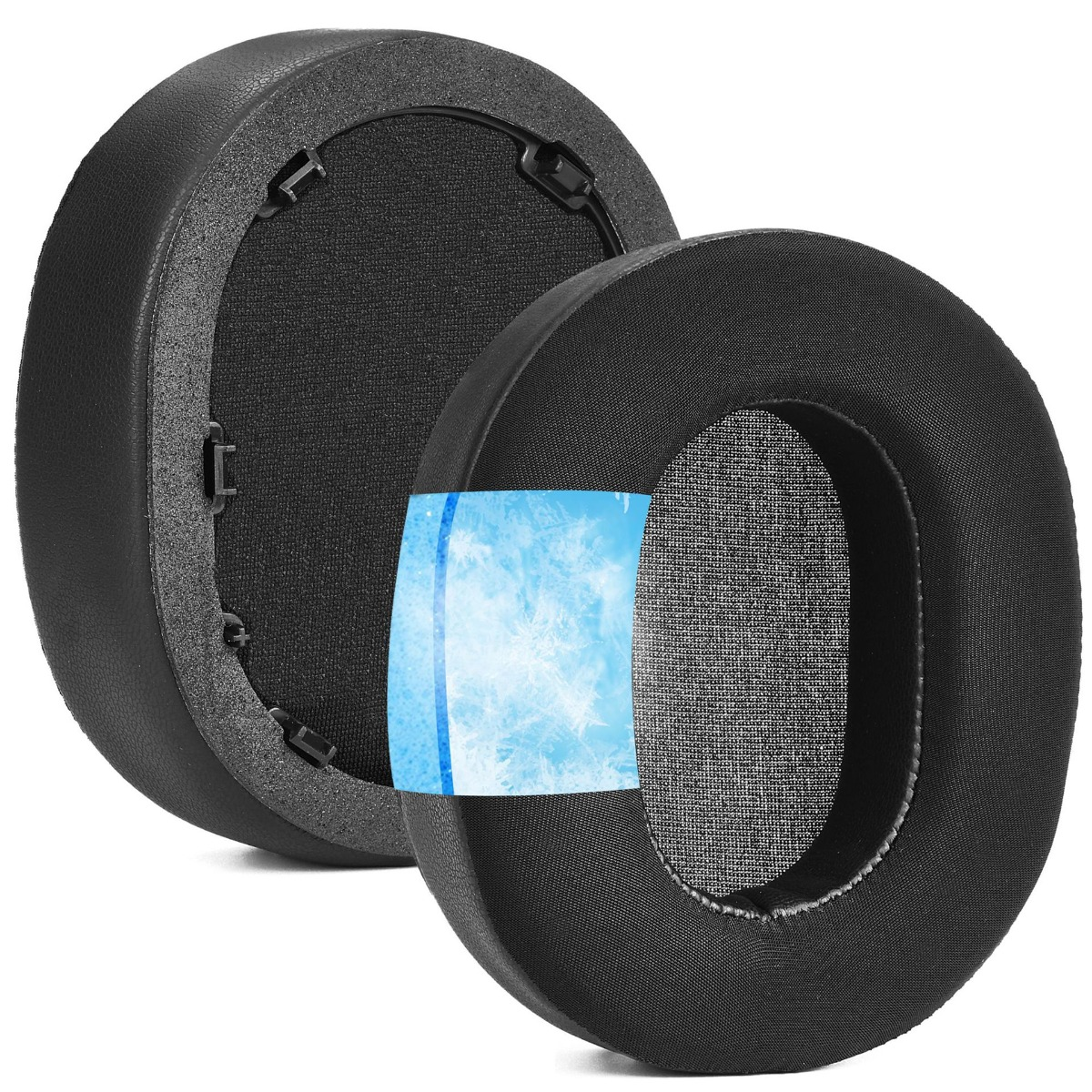 Due cuscinetti neri per cuffie, uno con dettaglio di ghiaccio blu.