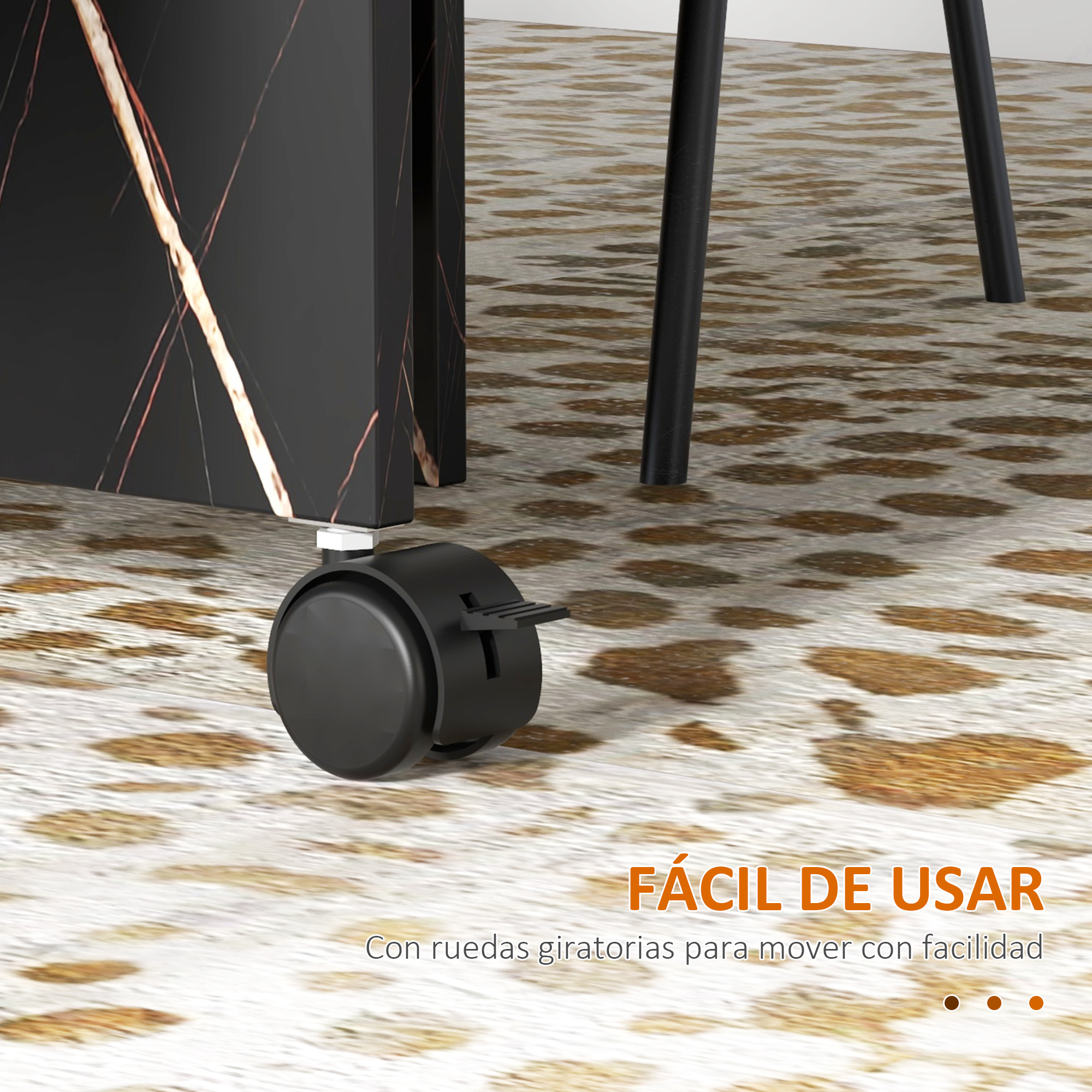 Mesa negra con patrón de mármol sobre alfombra moteada, con ruedas.