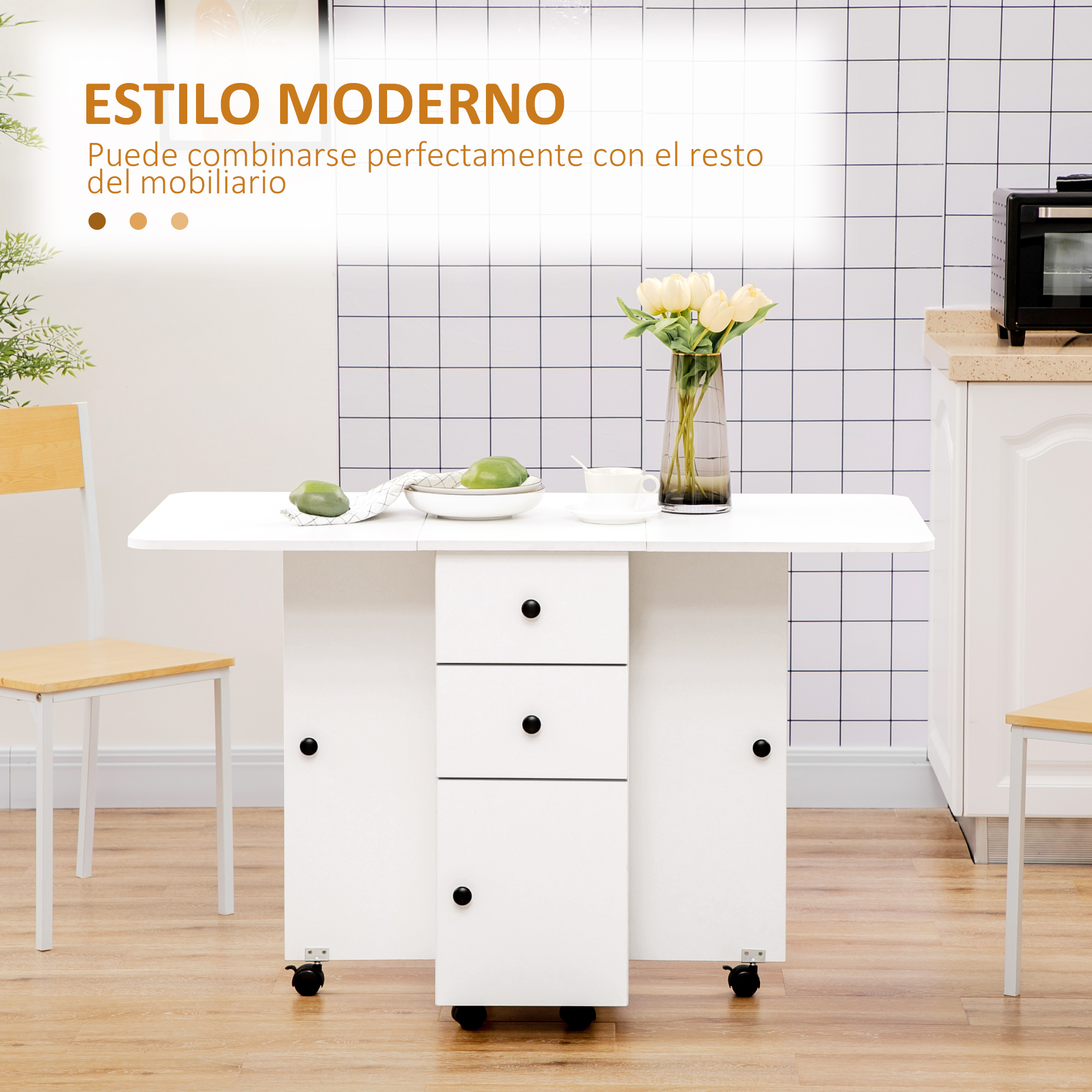 Mesa blanca abatible con cajones, dos sillas y flores en un jarrón.