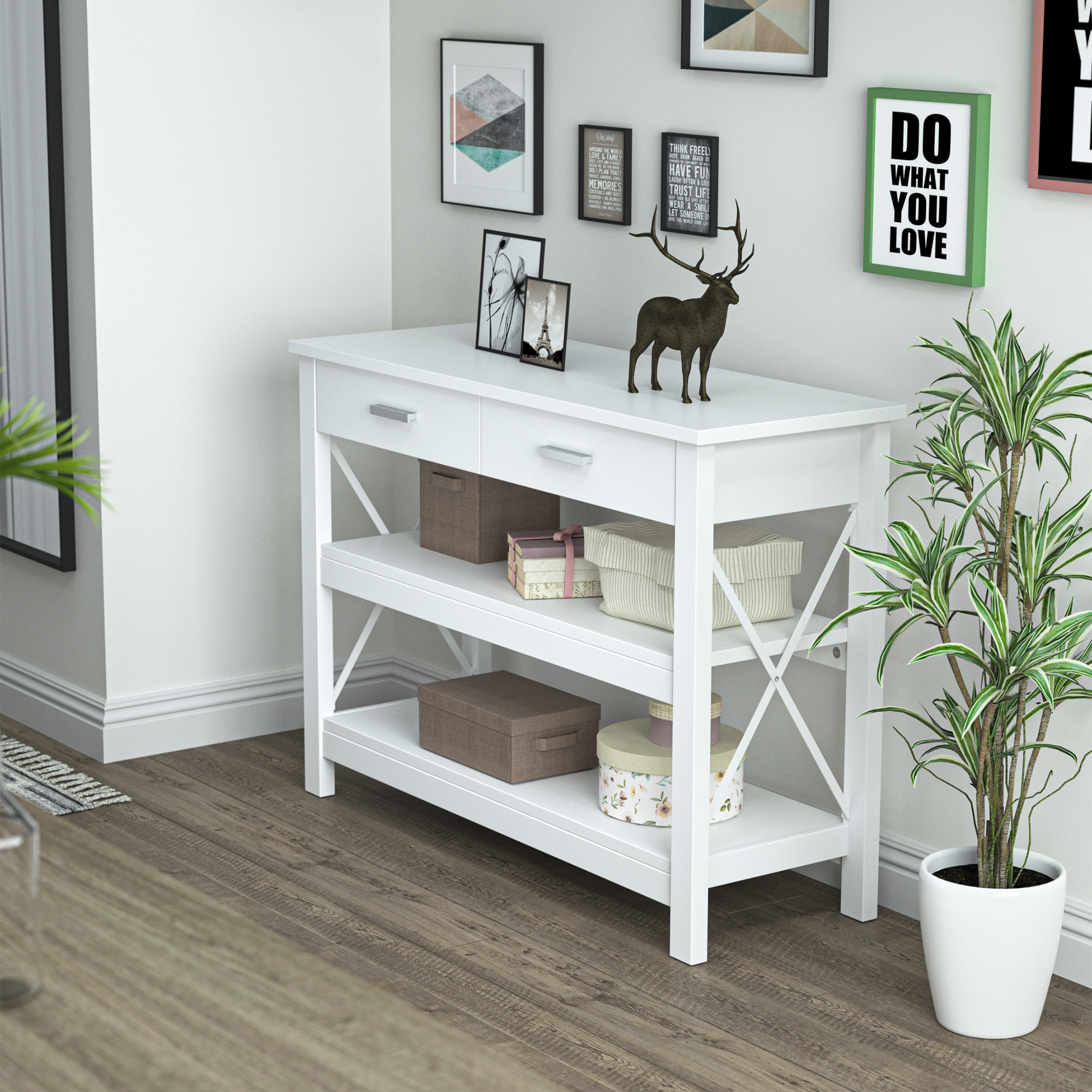 Mesa consola blanca con cajones y estantes, decorada con cajas, un ciervo y plantas.