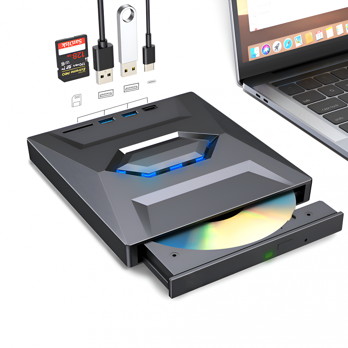 Externes Laufwerk mit SD-Karte, USB-Sticks und Kabeln neben einem Laptop.