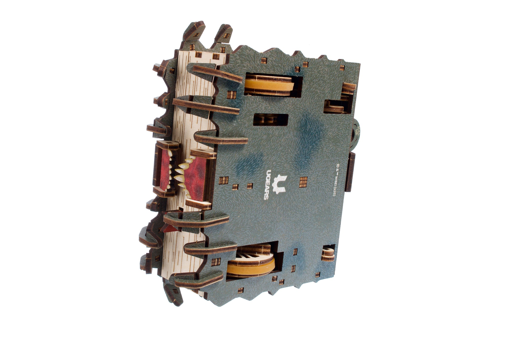 Mechanisches Holzmodell mit Zahnrädern, Rädern und Holzteilen.