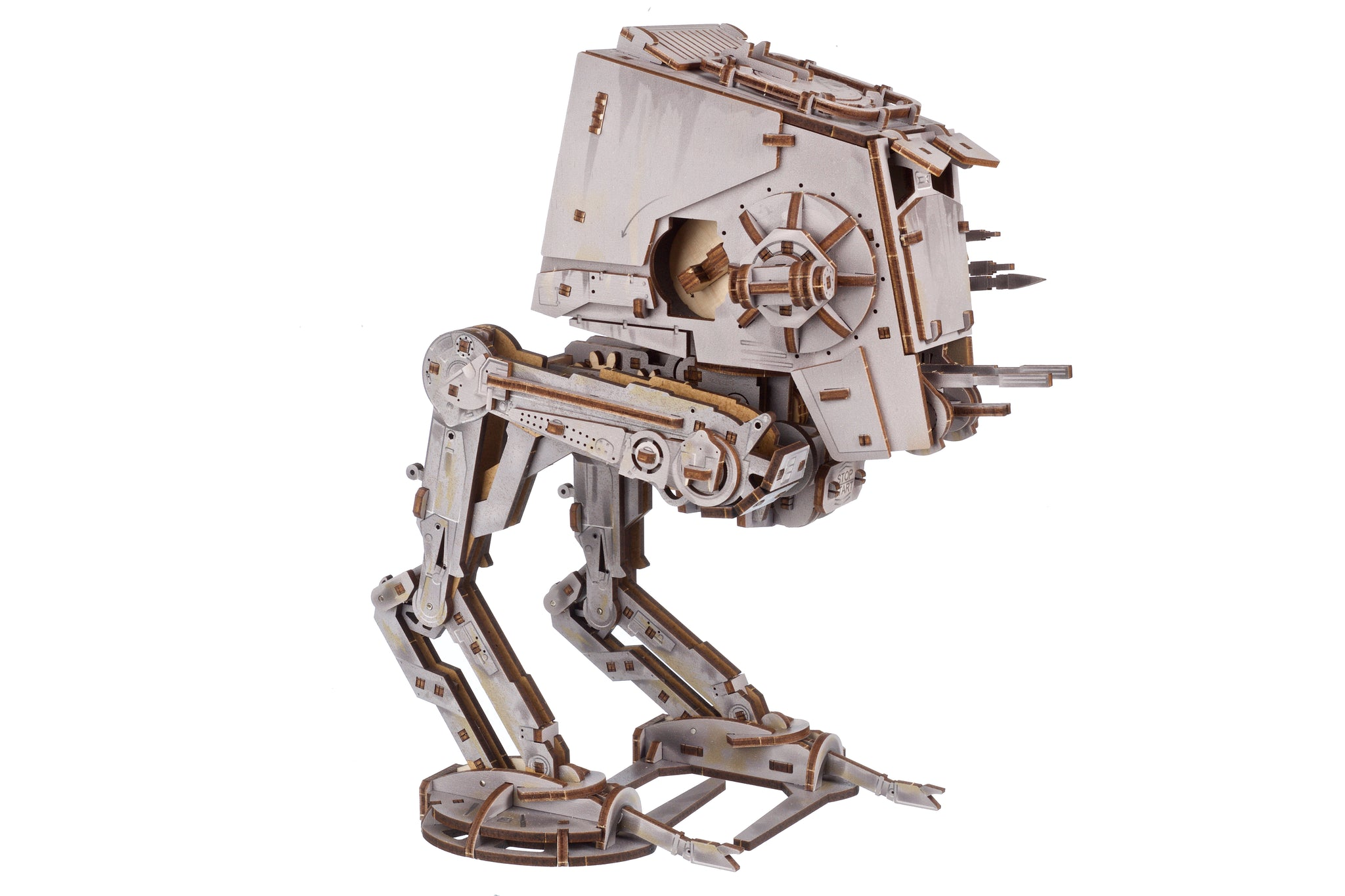 Ein graues Modell eines zweibeinigen Walkers mit detaillierten Gelenken und Waffen.