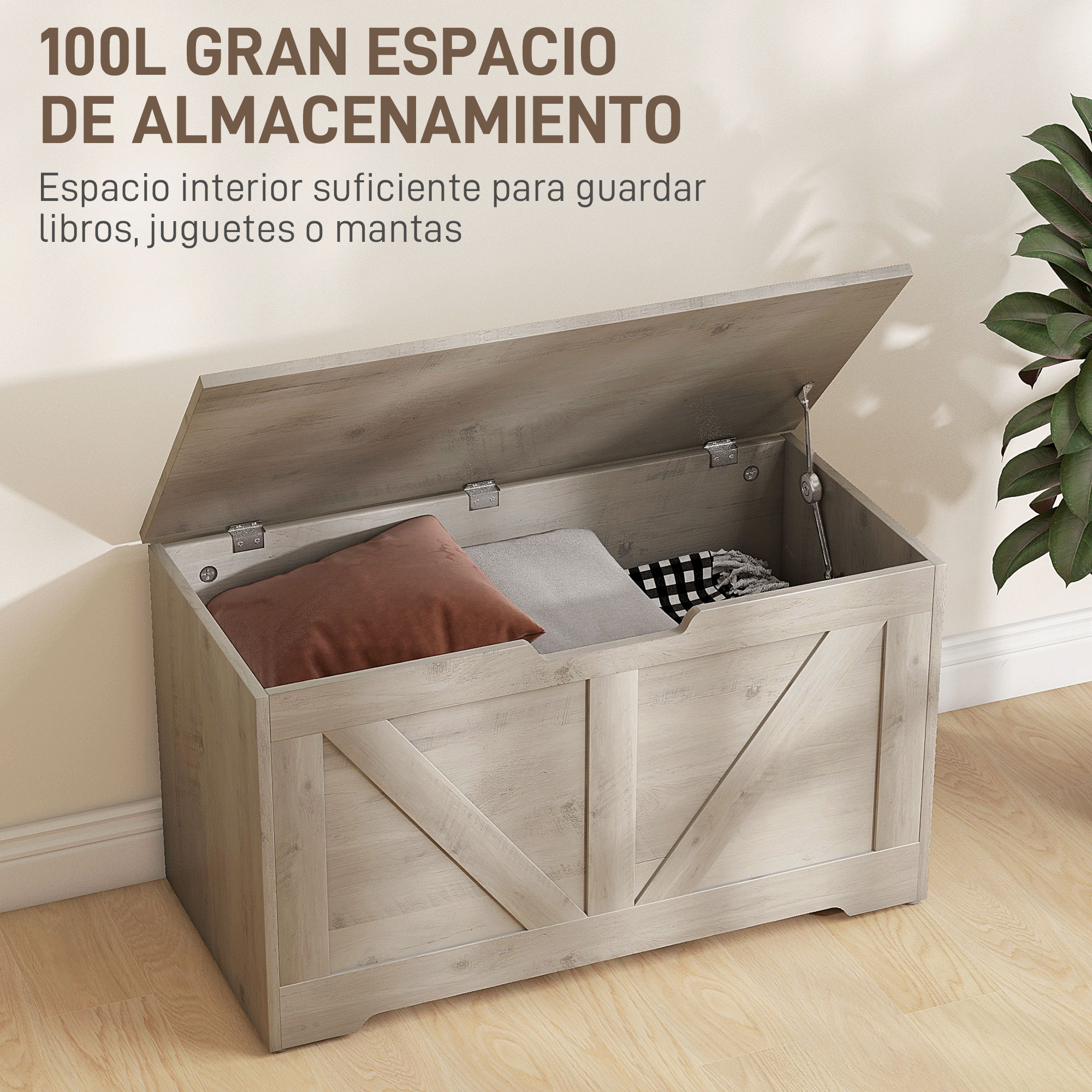 Arcón de madera clara con tapa abierta, con cojines y mantas.