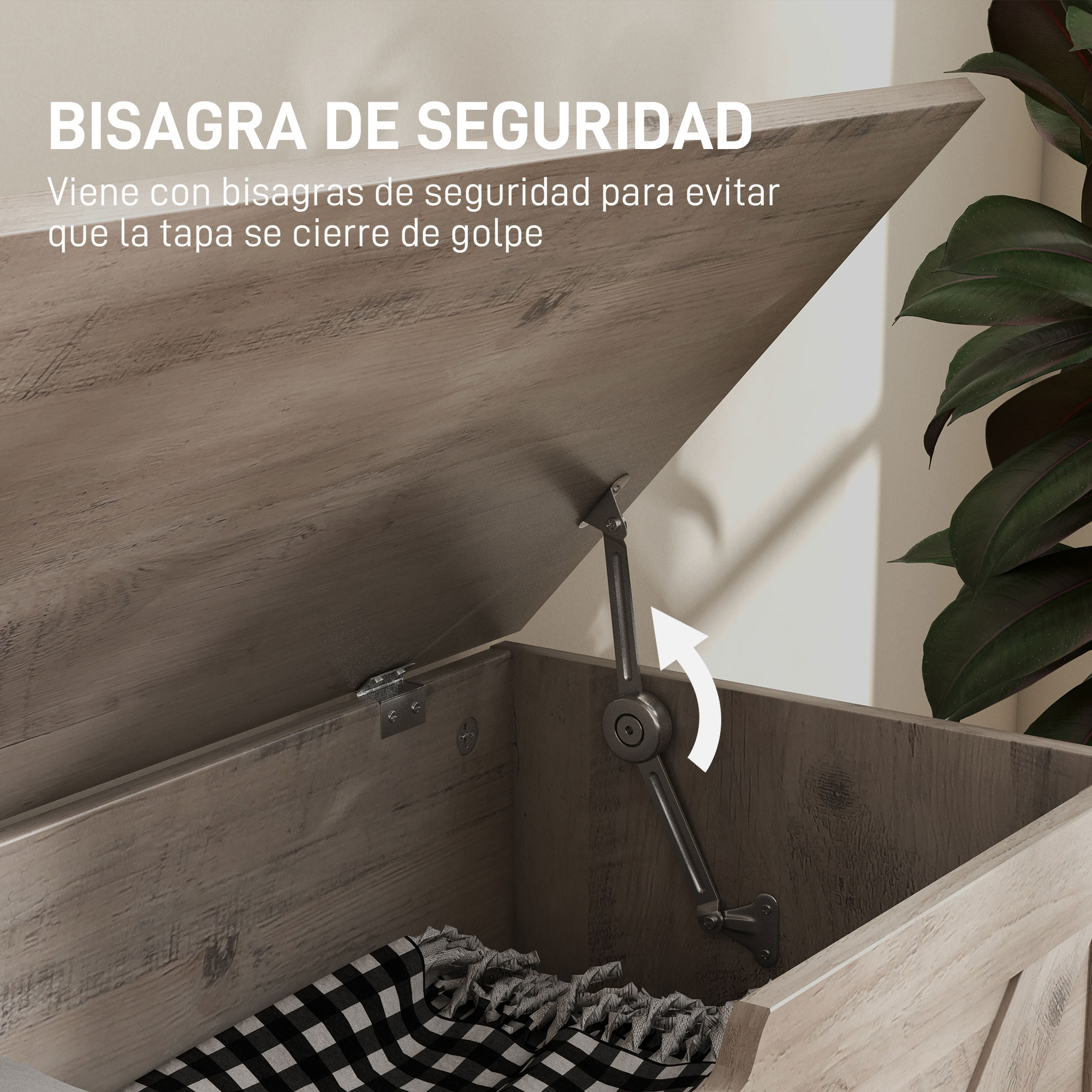 Un cofre de madera con la tapa abierta, mostrando bisagras de seguridad. Dentro hay una manta a cuadros.