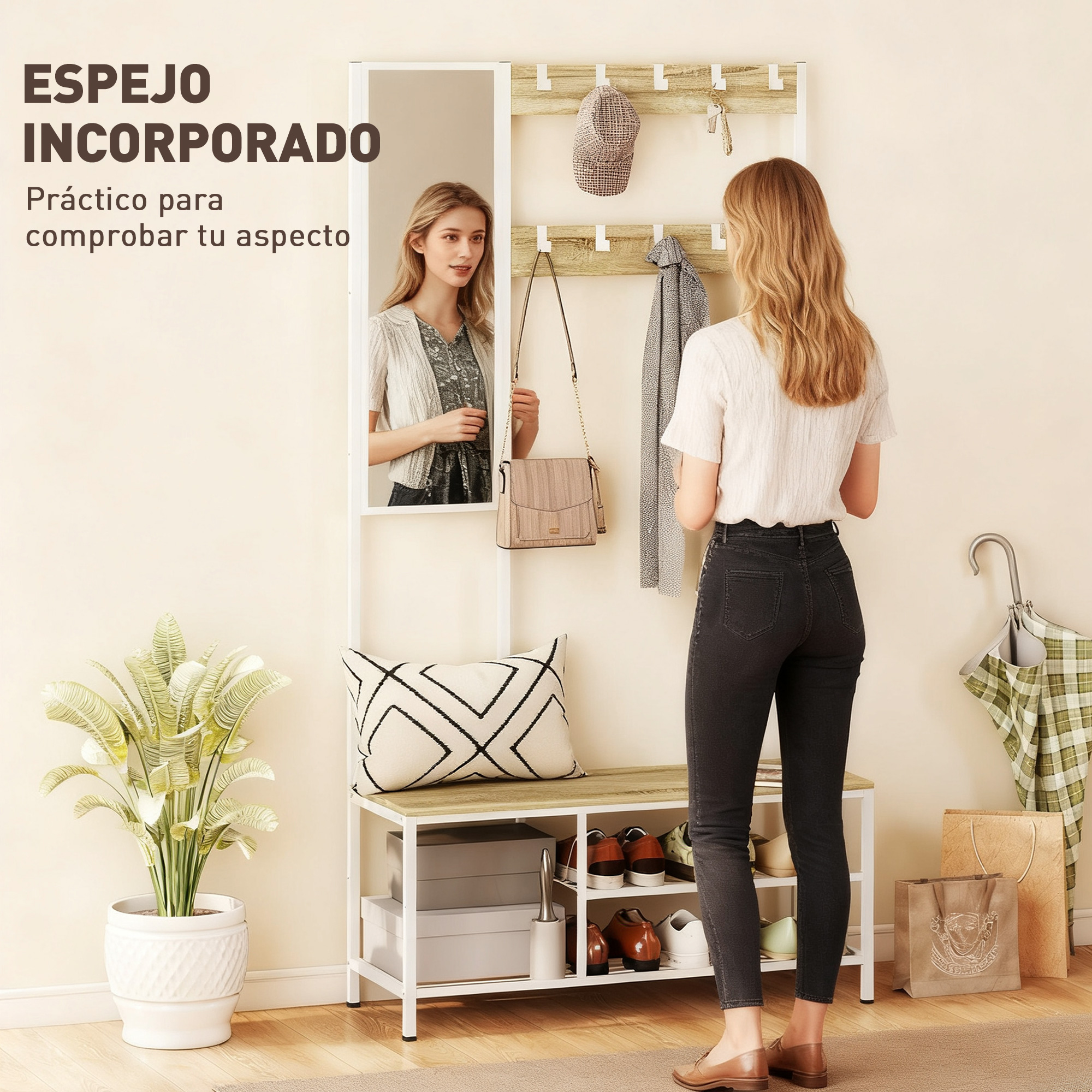 Una mujer frente a un perchero con espejo, sombrero, bolso y abrigo.