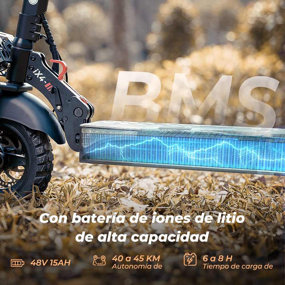 Primo piano di un monopattino elettrico che mostra la batteria e l'effetto fulmine.