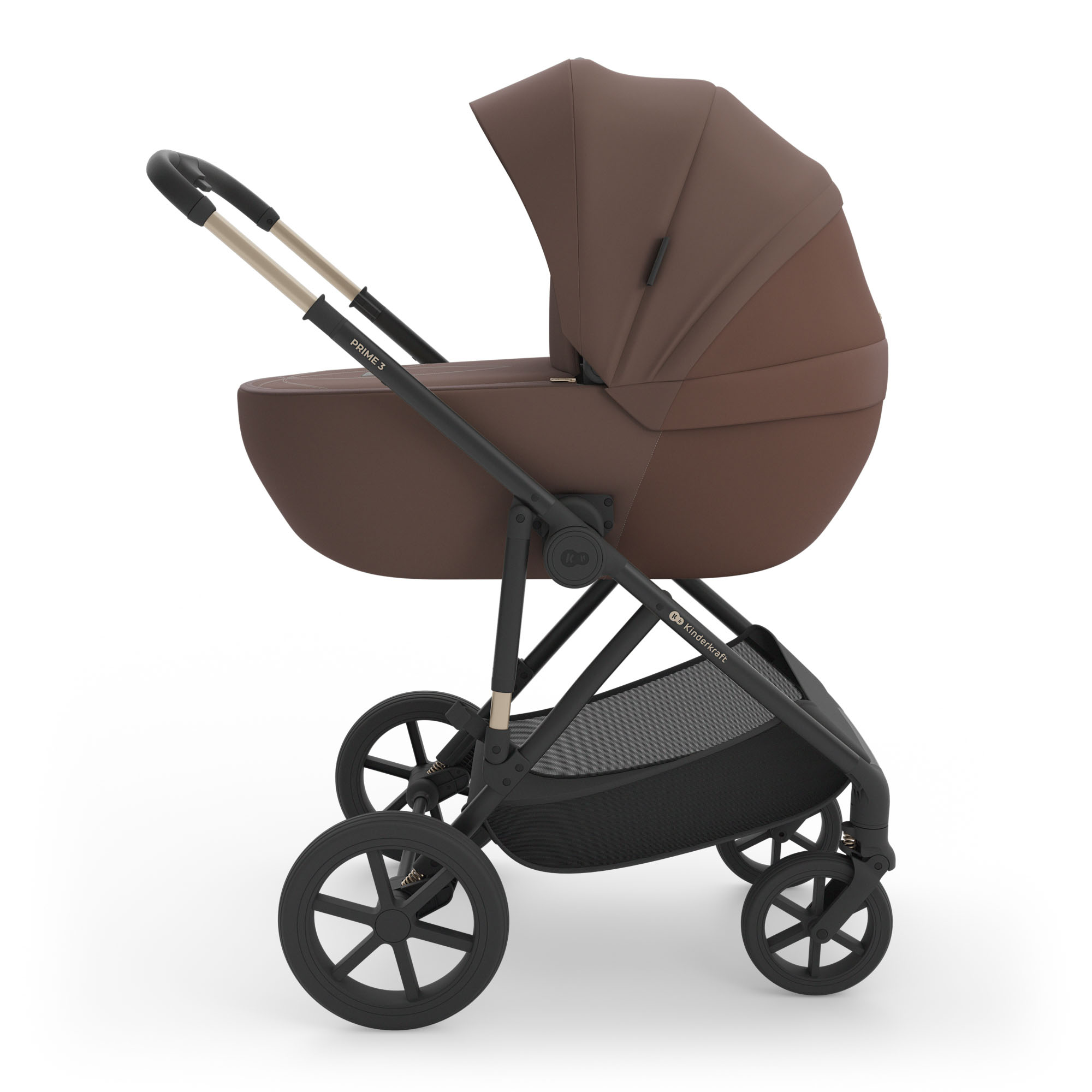 Ein brauner Kinderwagen mit schwarzen Rädern und Griffen auf weißem Hintergrund.
