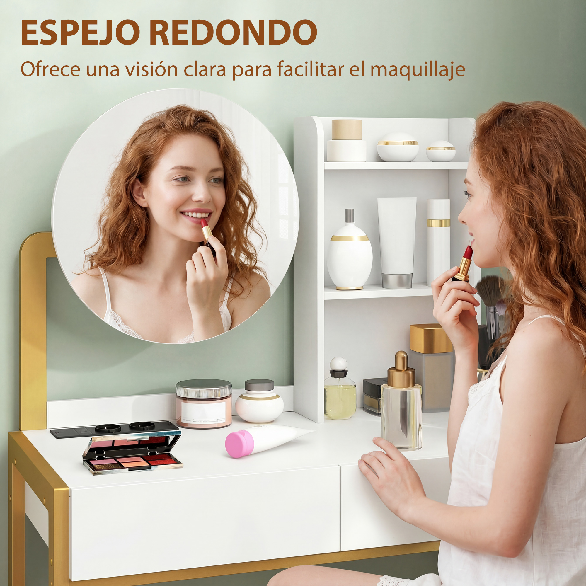 Una mujer pelirroja se aplica lápiz labial frente a un espejo, con cosméticos en un tocador.