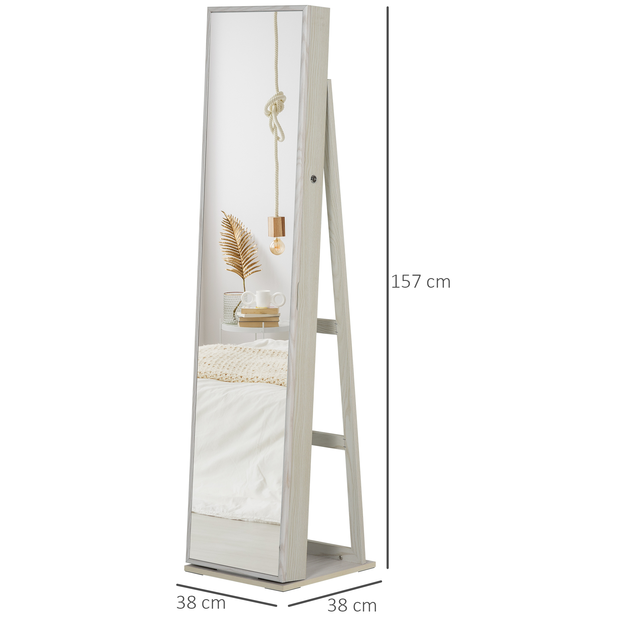 Un espejo alto y estrecho sobre un soporte de madera con objetos decorativos.