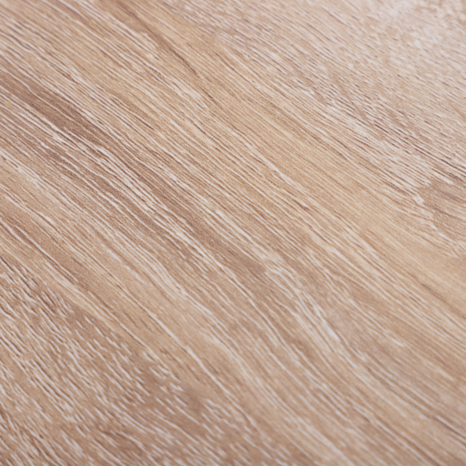 Veta de madera con líneas marrones claras y blancas sobre una superficie plana.