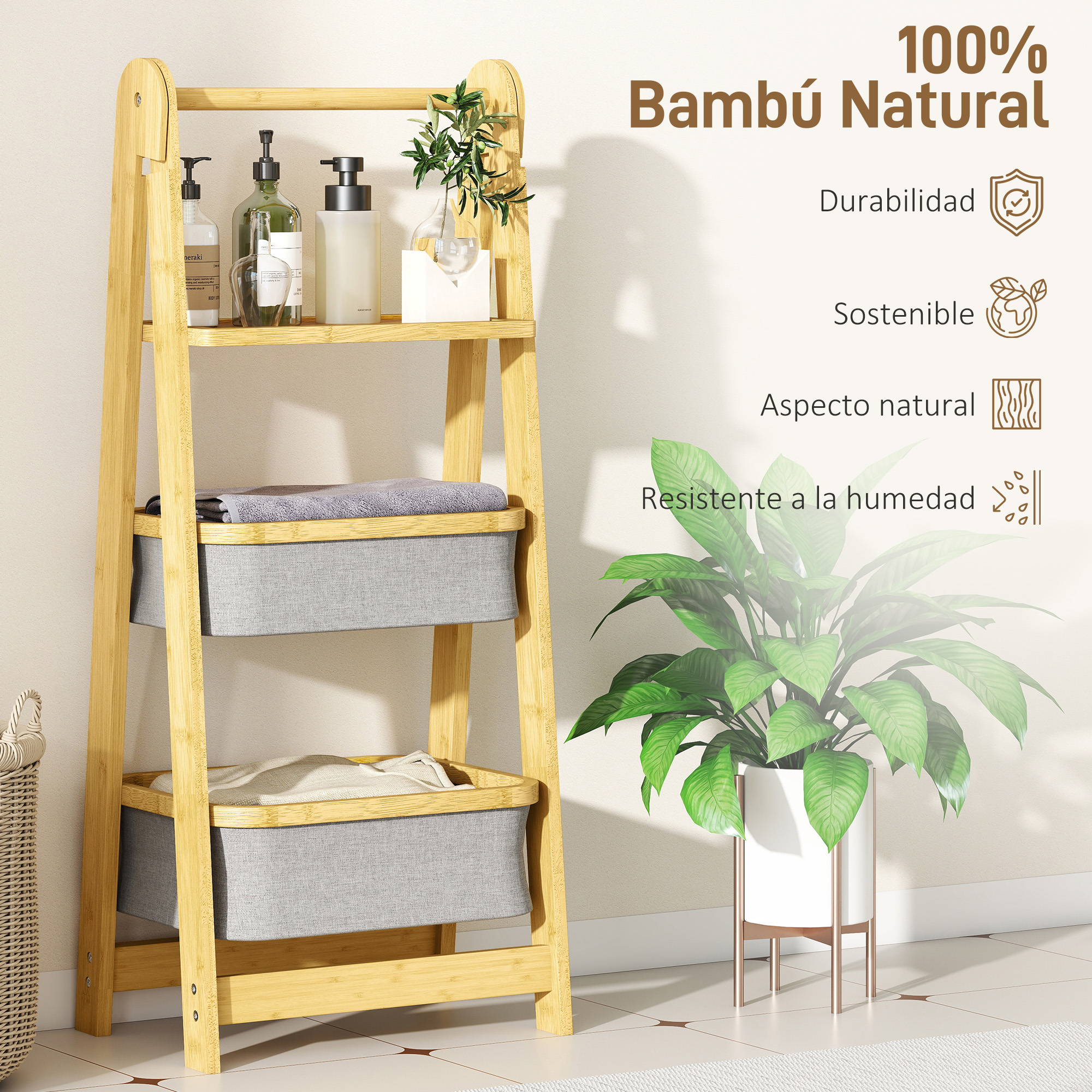 Un estante de madera con cestas grises, botellas y una planta.