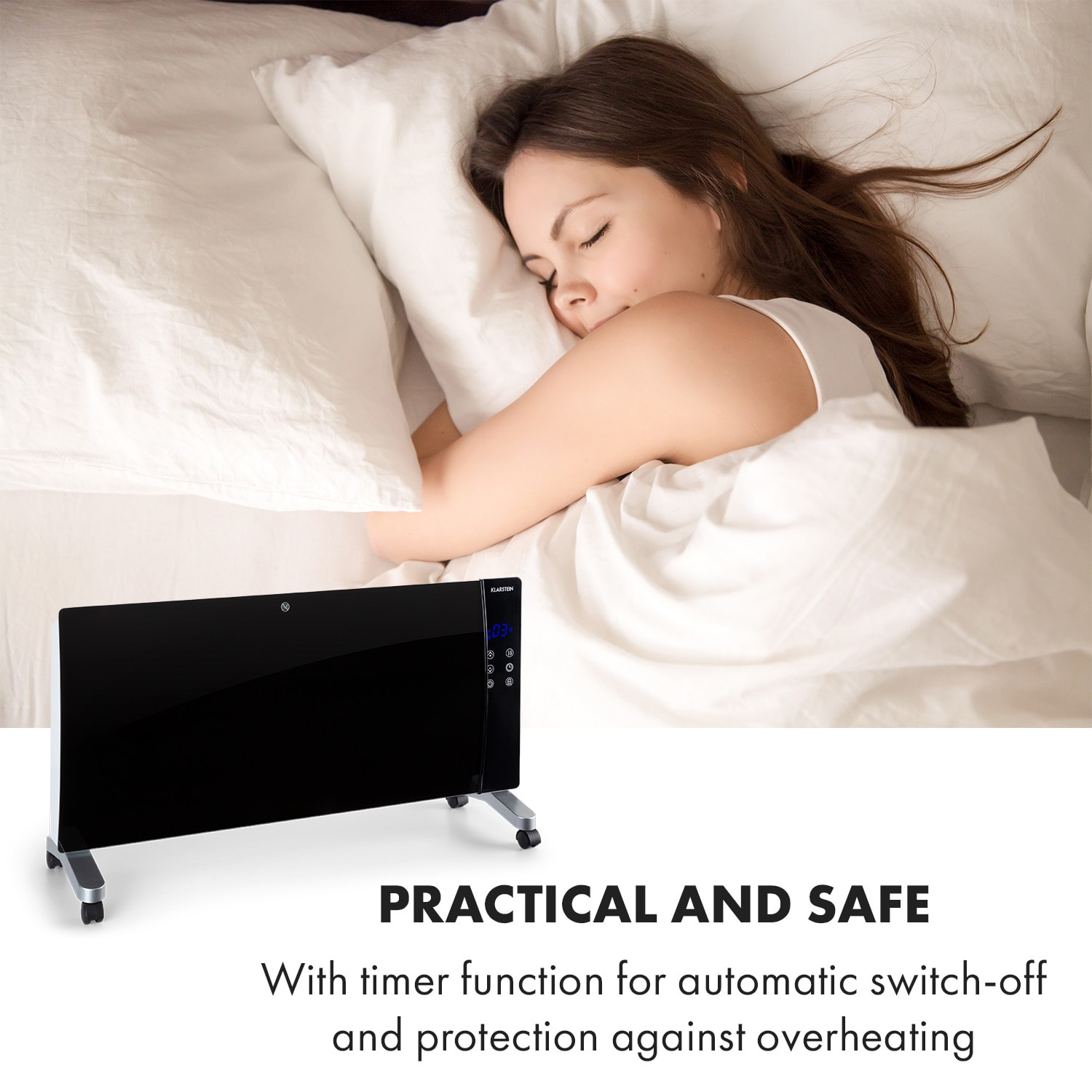 Una donna dorme a letto accanto a un termoventilatore nero con timer.