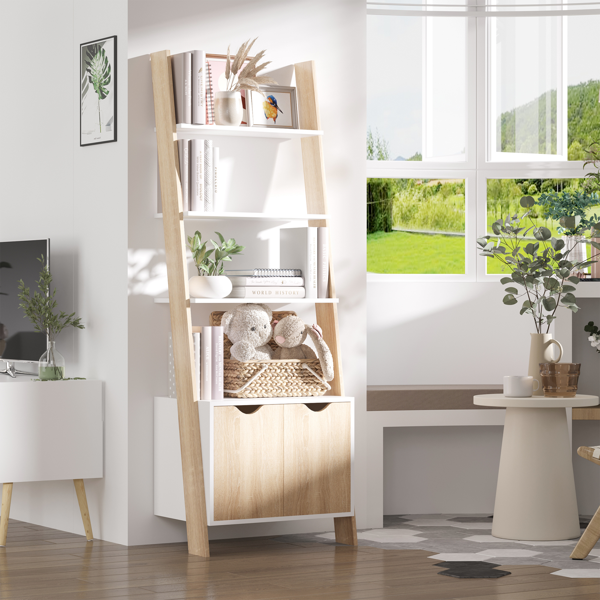 Estantería con libros, osito de peluche, conejito y plantas frente a una ventana.
