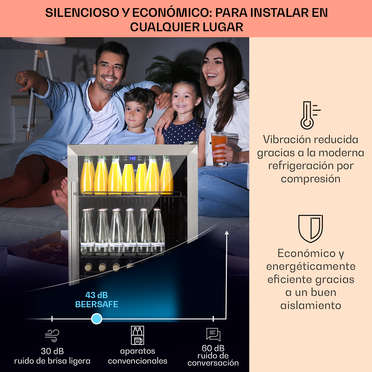 Famiglia guarda la TV, un frigorifero con bevande davanti.