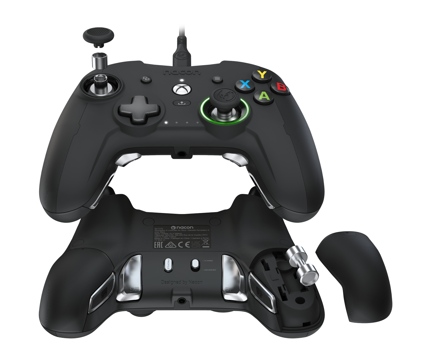 Czarny kontroler Xbox z odpinanymi częściami i srebrnymi akcentami.