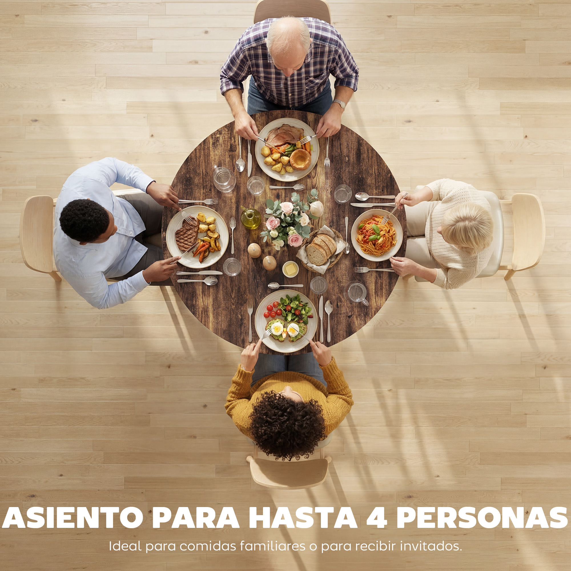 Cuatro personas sentadas a mesa redonda de madera comiendo.