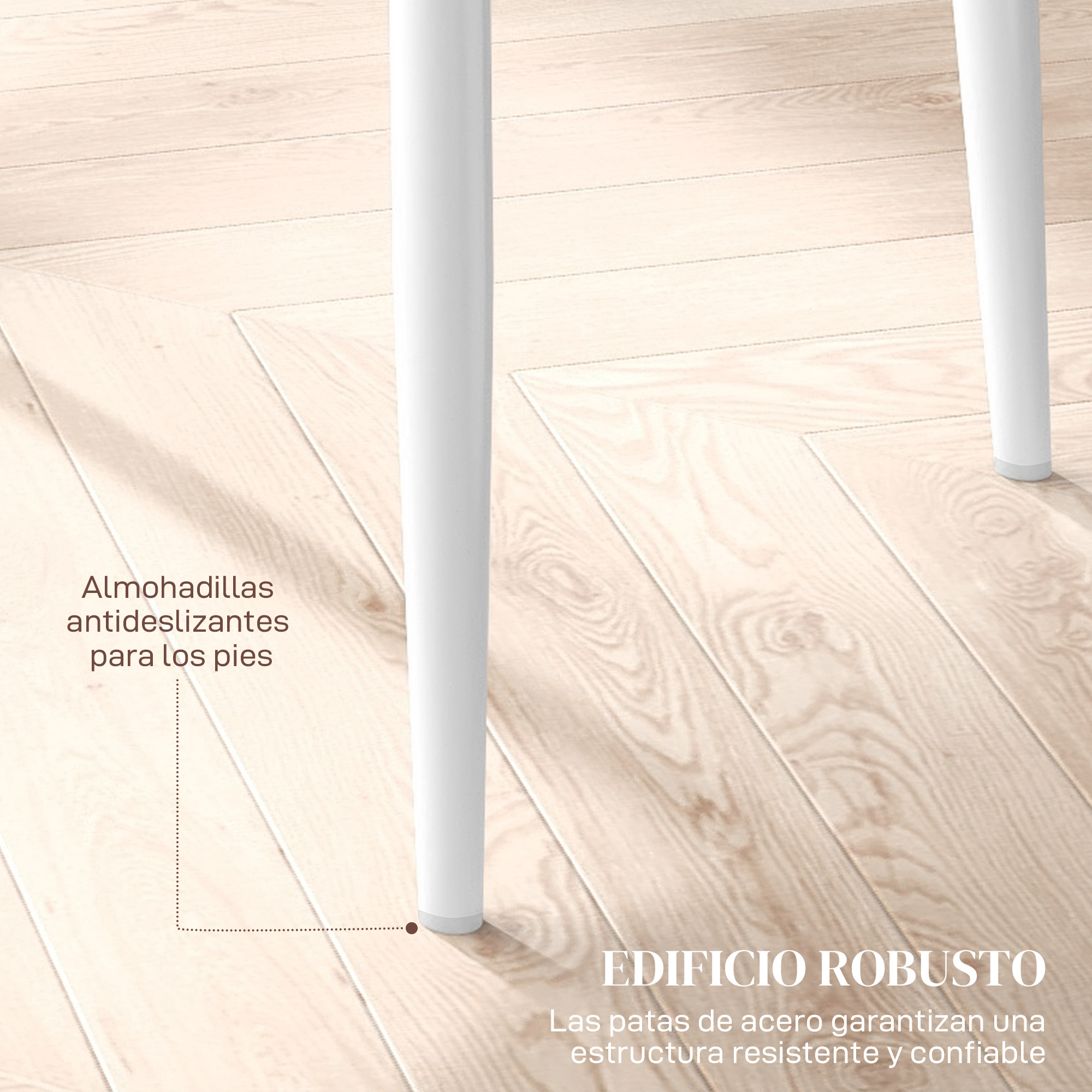 Patas blancas de silla sobre suelo de madera clara con pies antideslizantes.